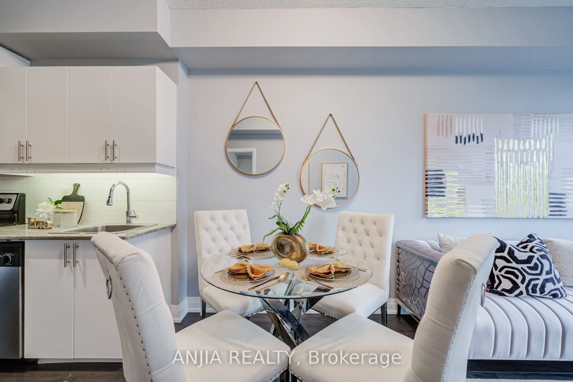 17 Kenaston Gardens #510