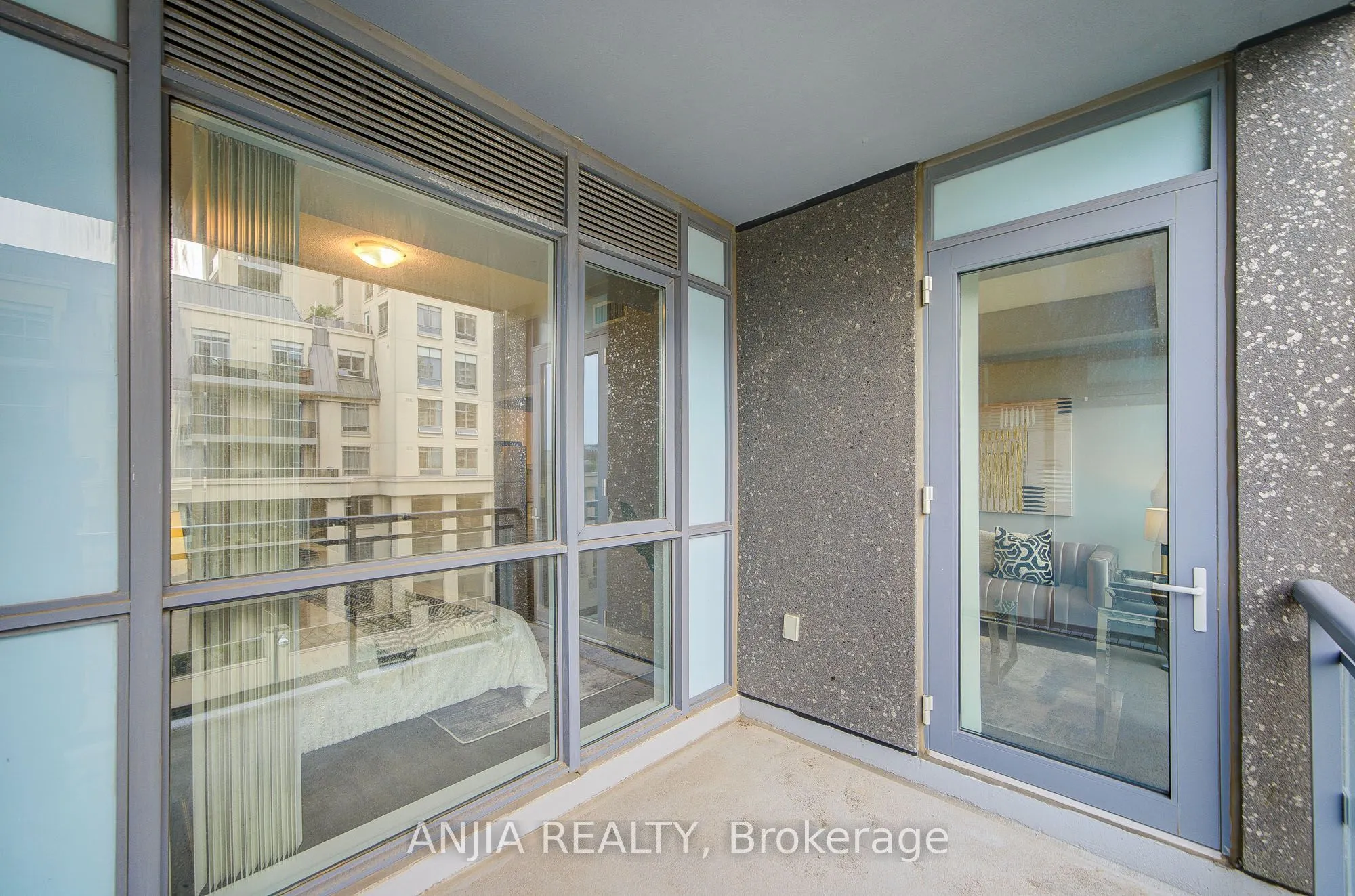 17 Kenaston Gardens #510