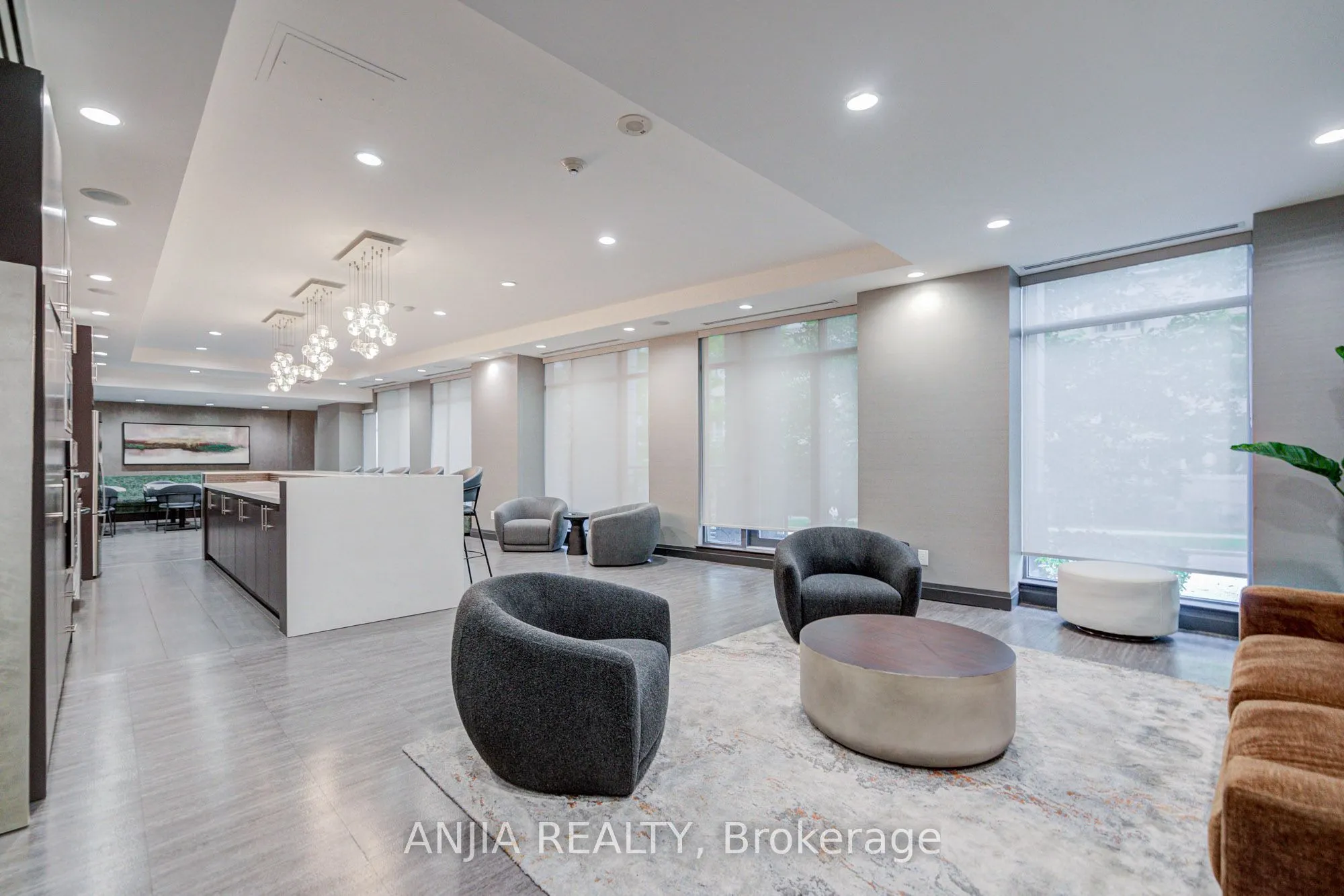 17 Kenaston Gardens #510