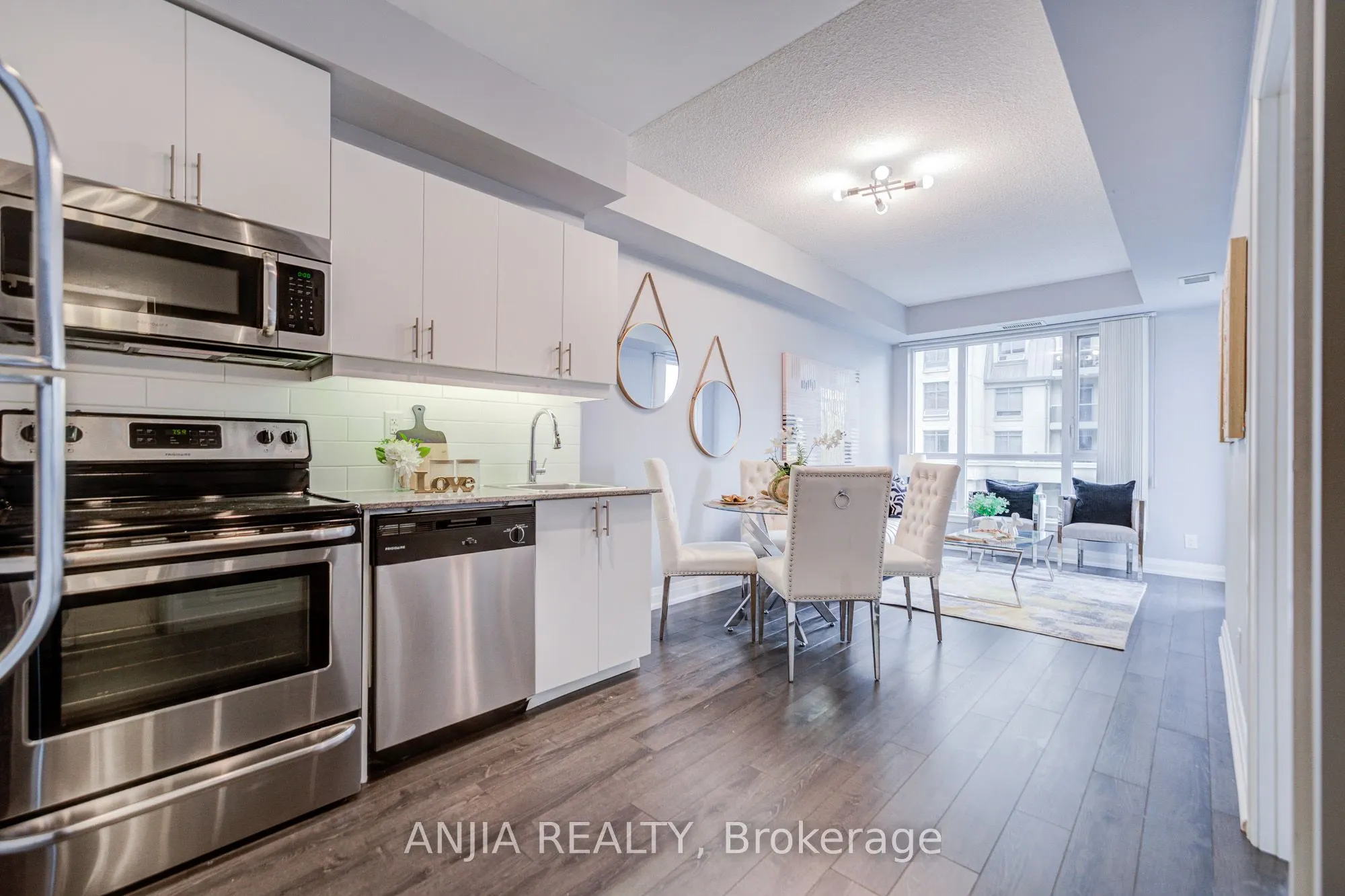 17 Kenaston Gardens #510