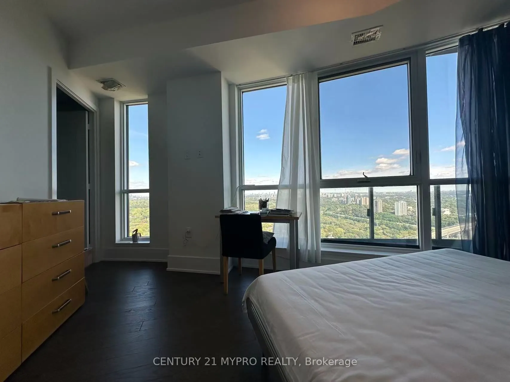 585 Bloor Street E #3818