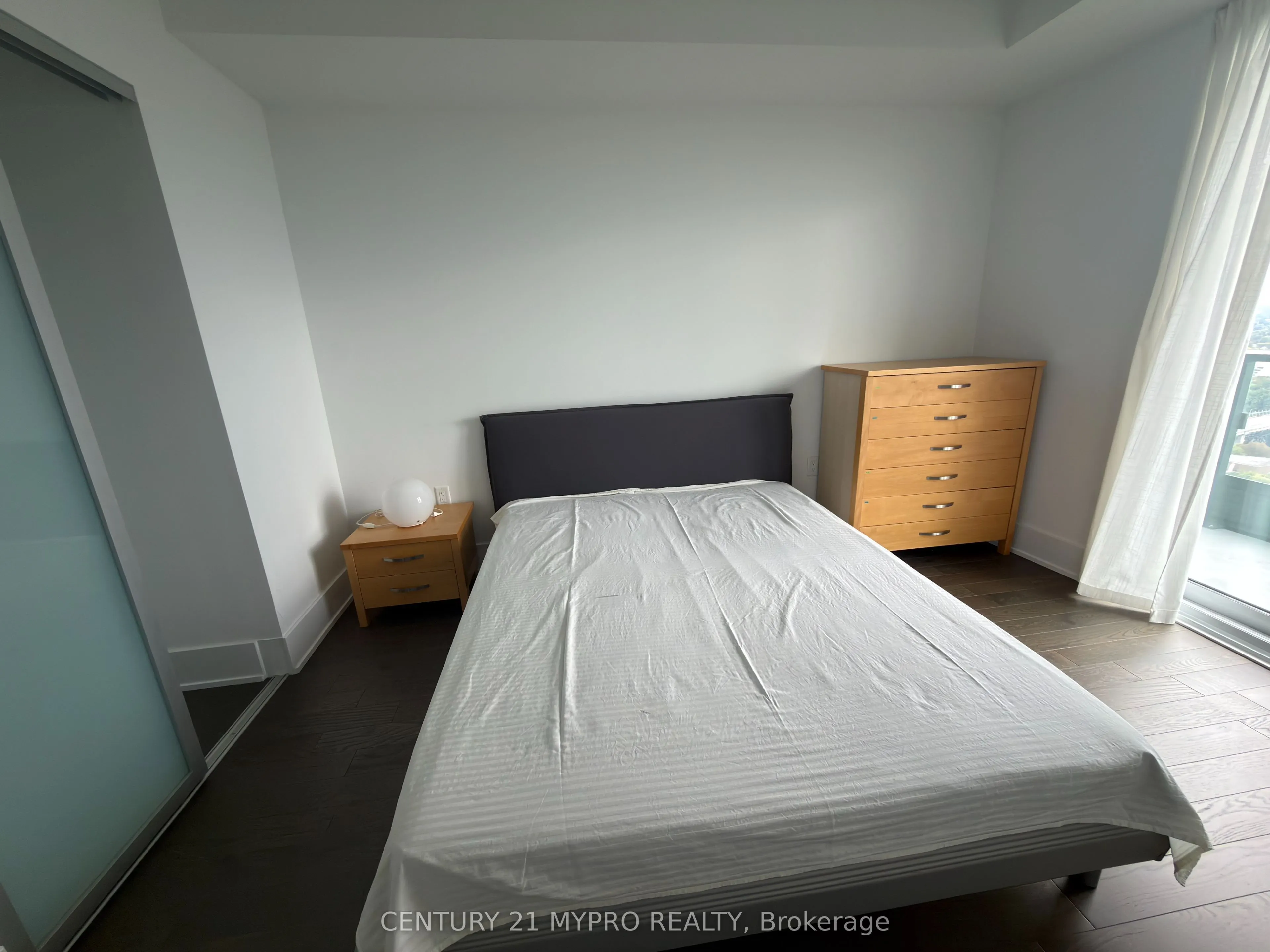 585 Bloor Street E #3818