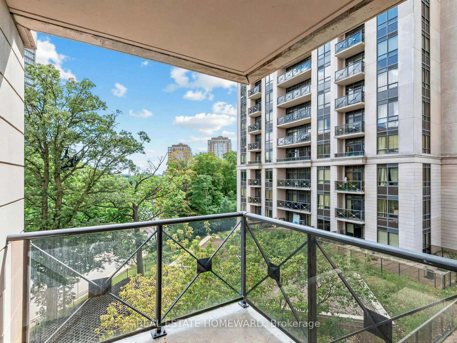 133 Wynford Drive #402