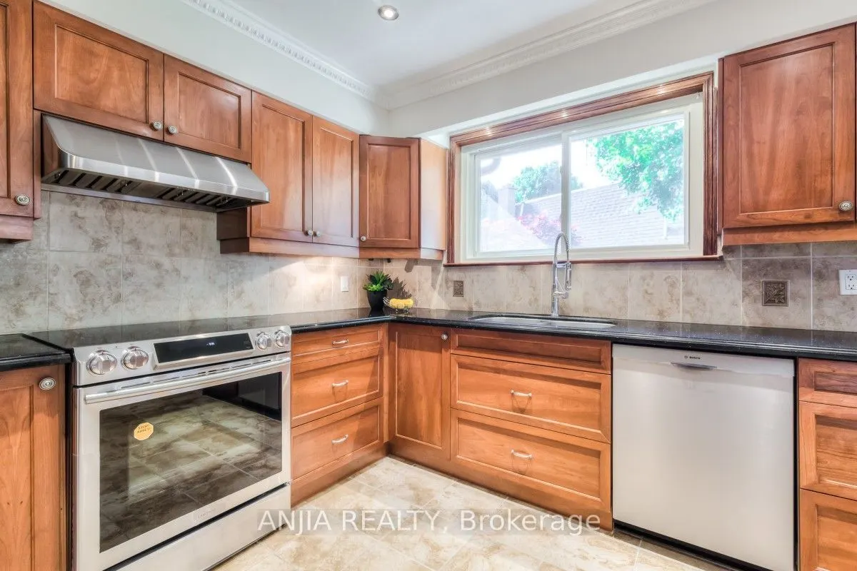 -17 Ealing Drive