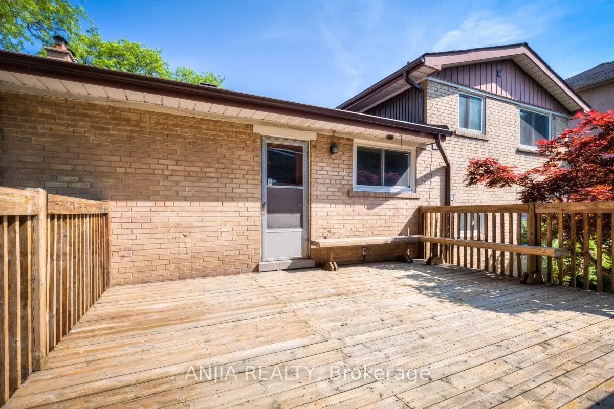 -17 Ealing Drive