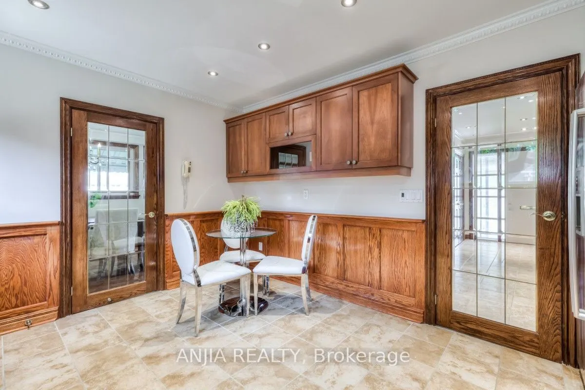 -17 Ealing Drive