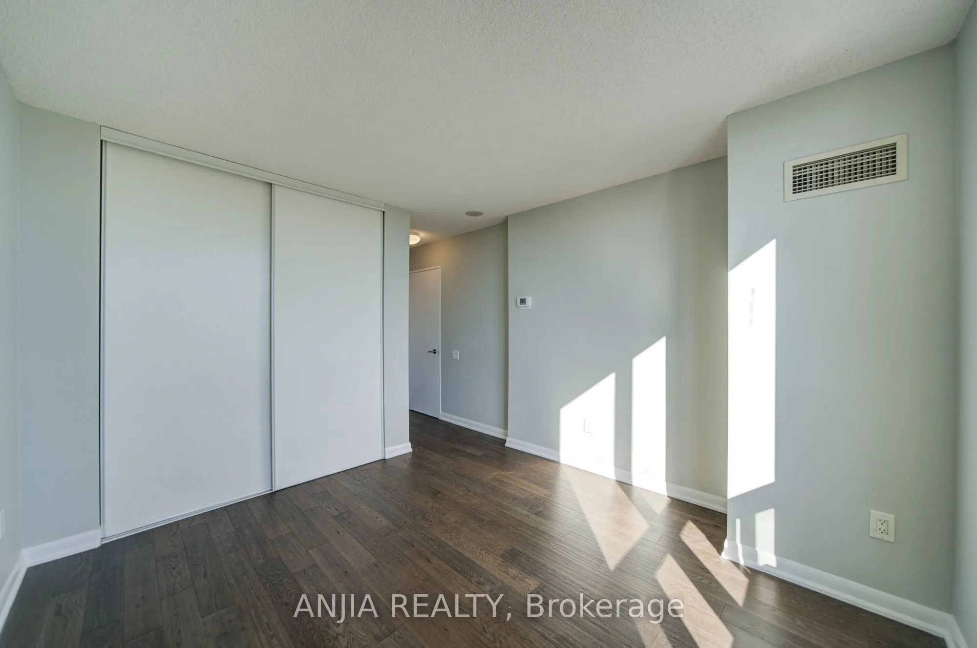 -33 Sheppard Avenue E #2010