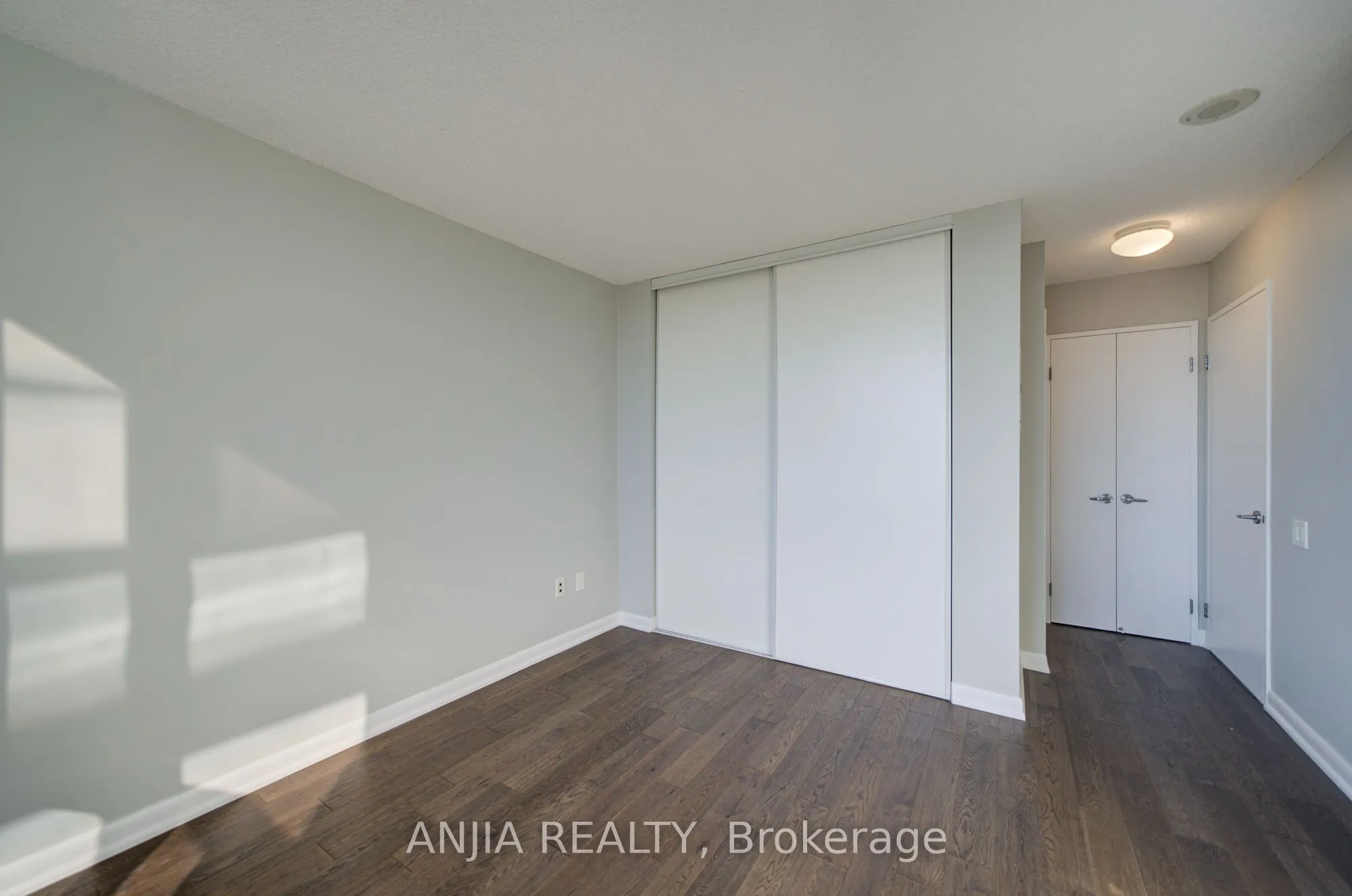-33 Sheppard Avenue E #2010