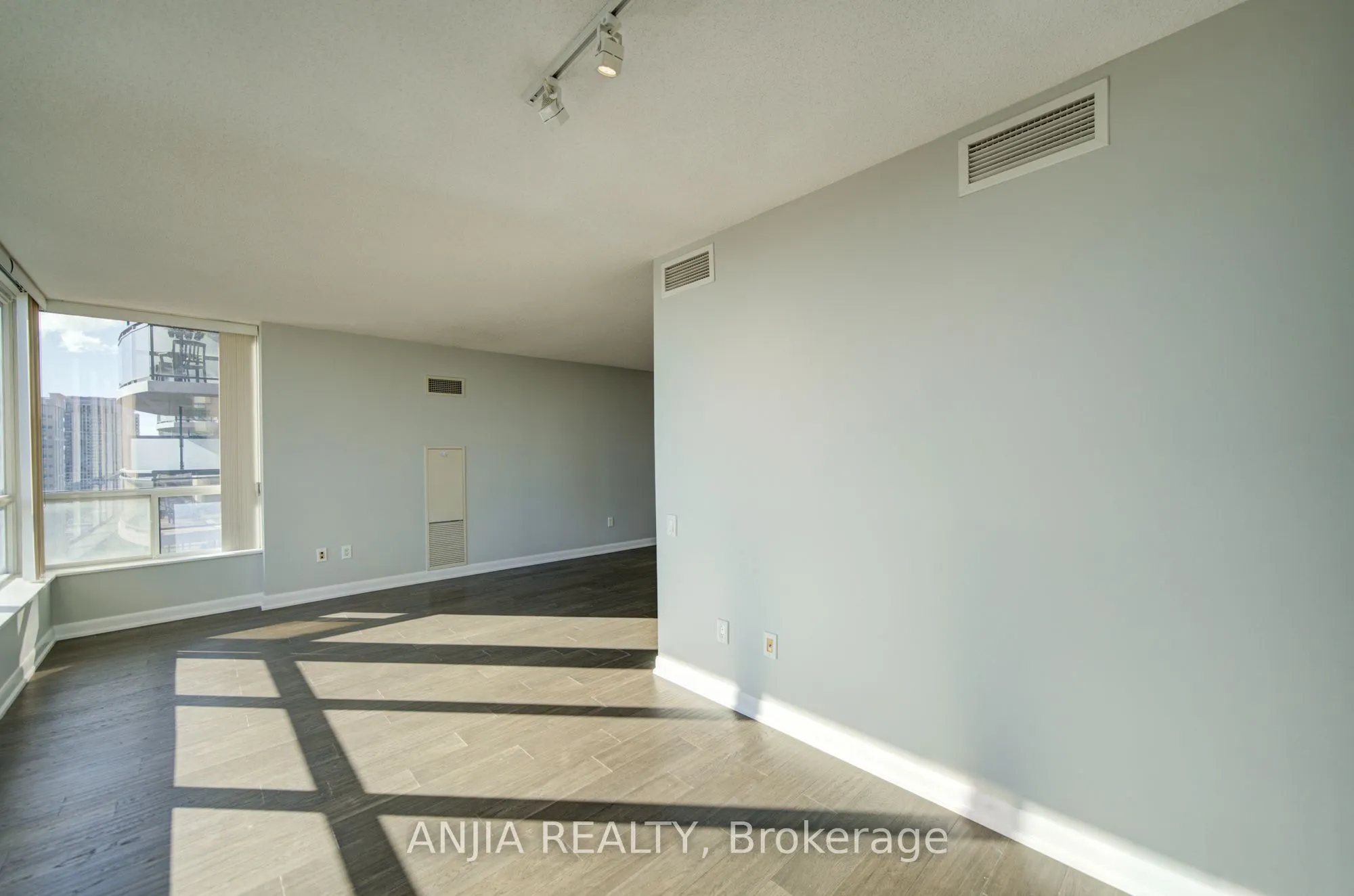 -33 Sheppard Avenue E #2010