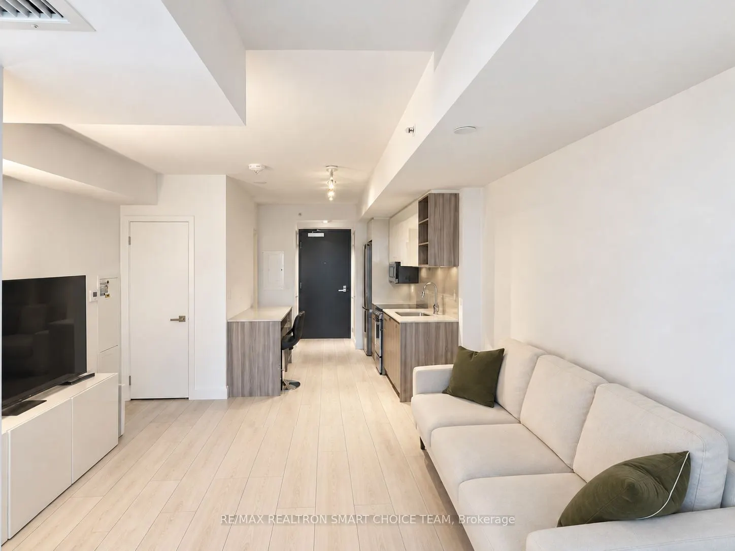 31 Tippett Road #427