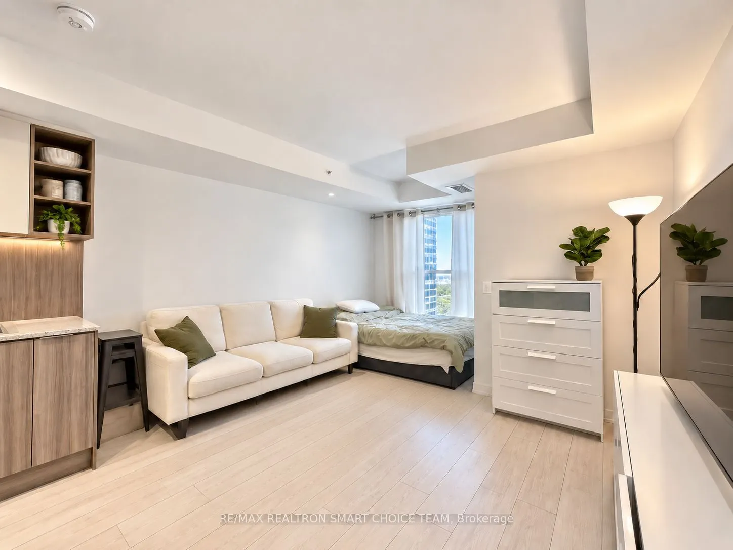 31 Tippett Road #427