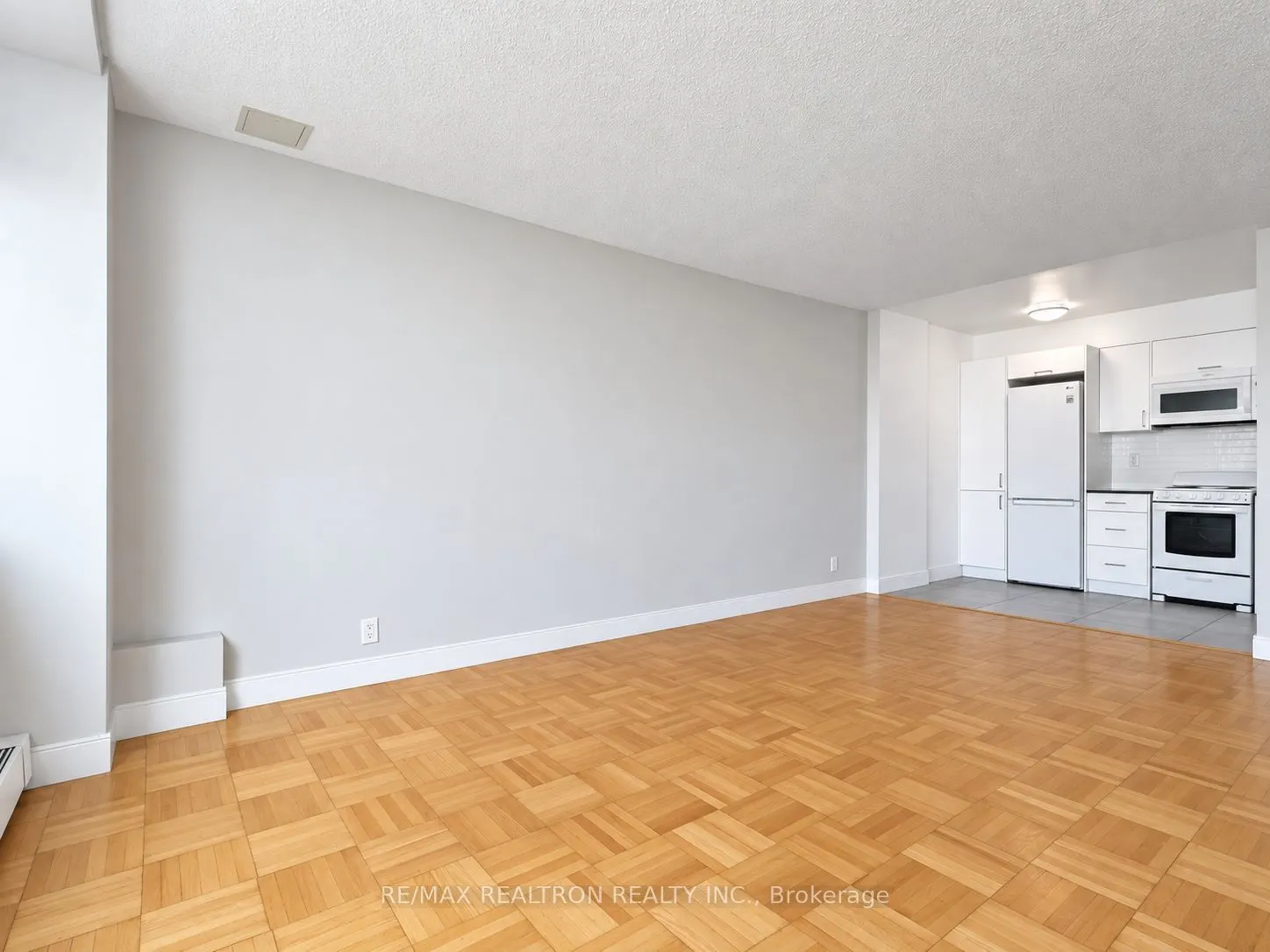 990 Avenue Road #104