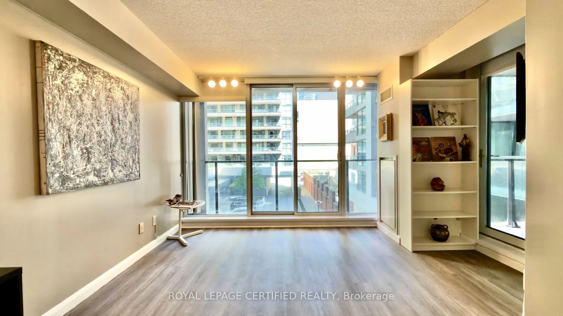 111 Elizabeth Street #552