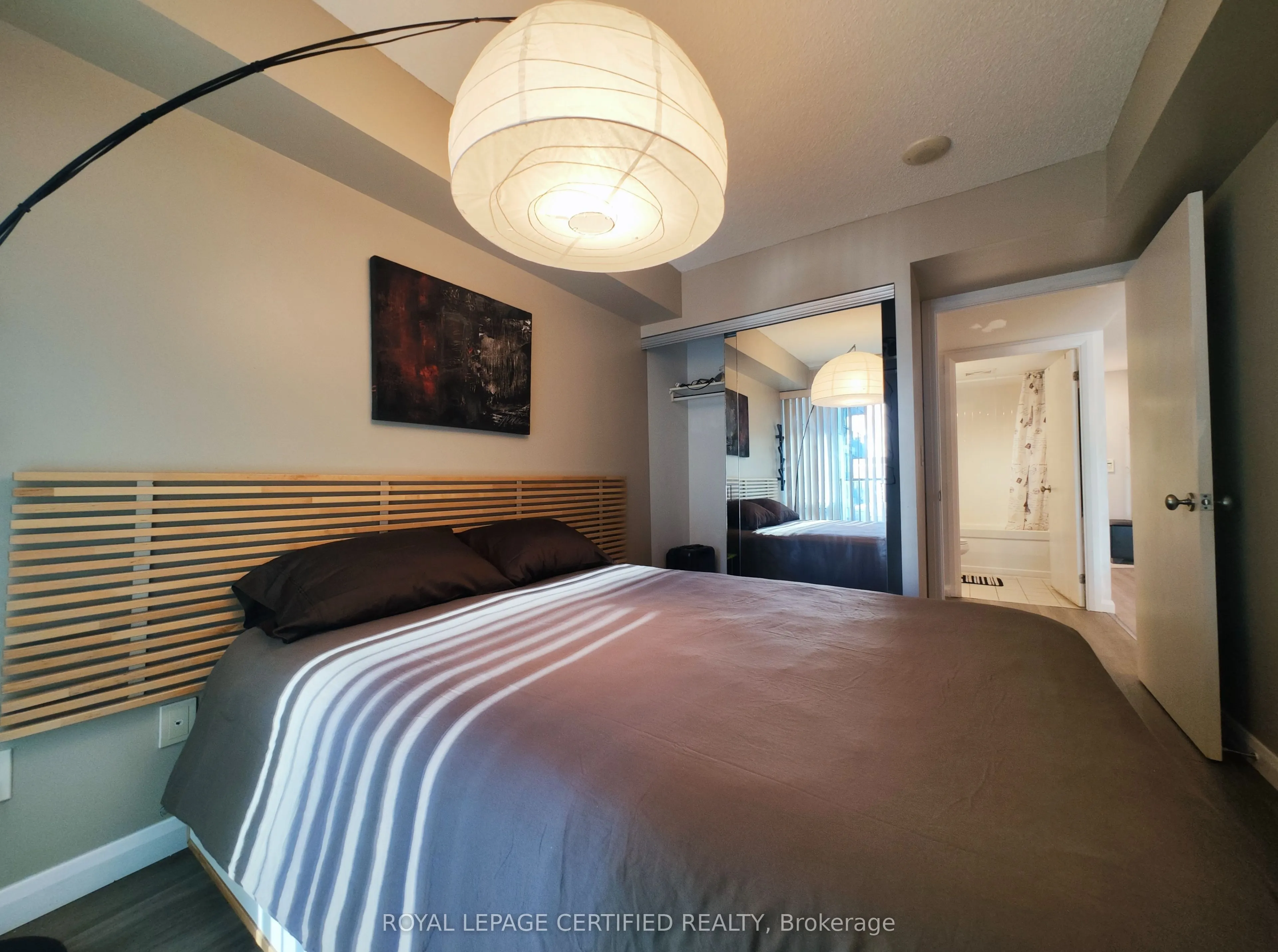 111 Elizabeth Street #552