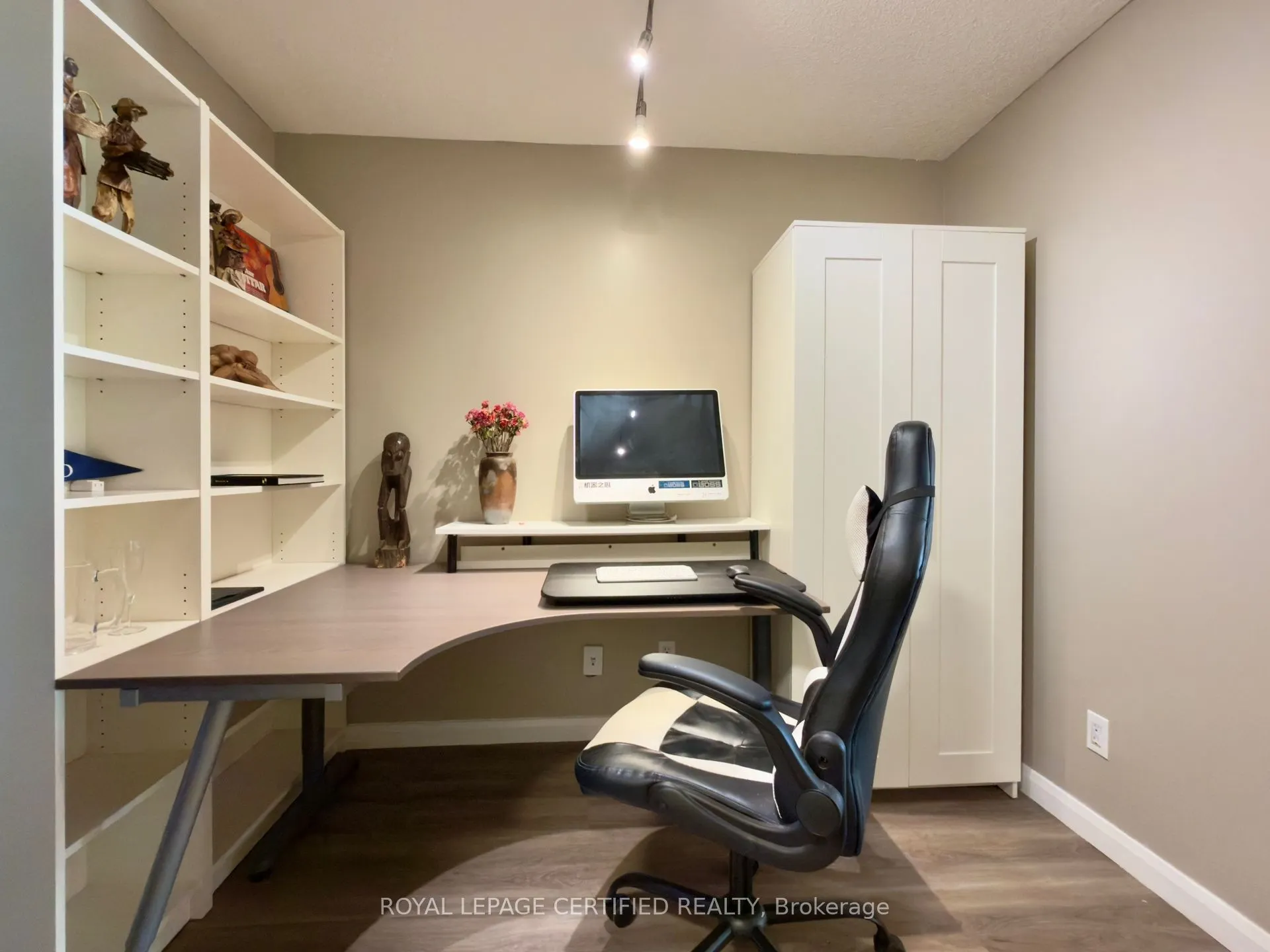 111 Elizabeth Street #552