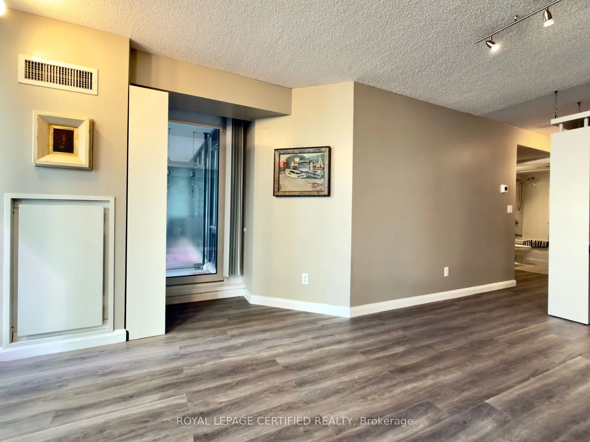111 Elizabeth Street #552