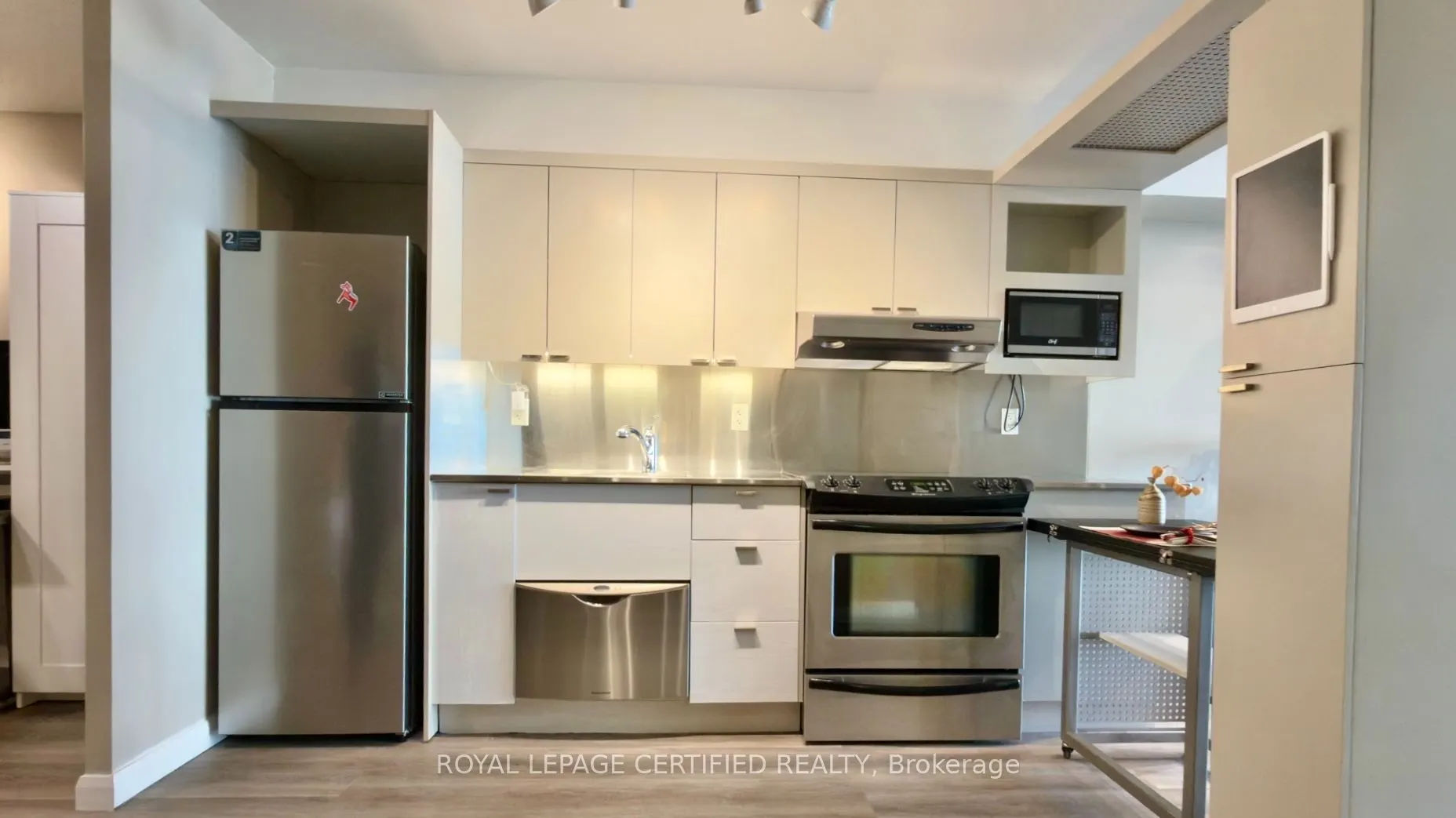 111 Elizabeth Street #552