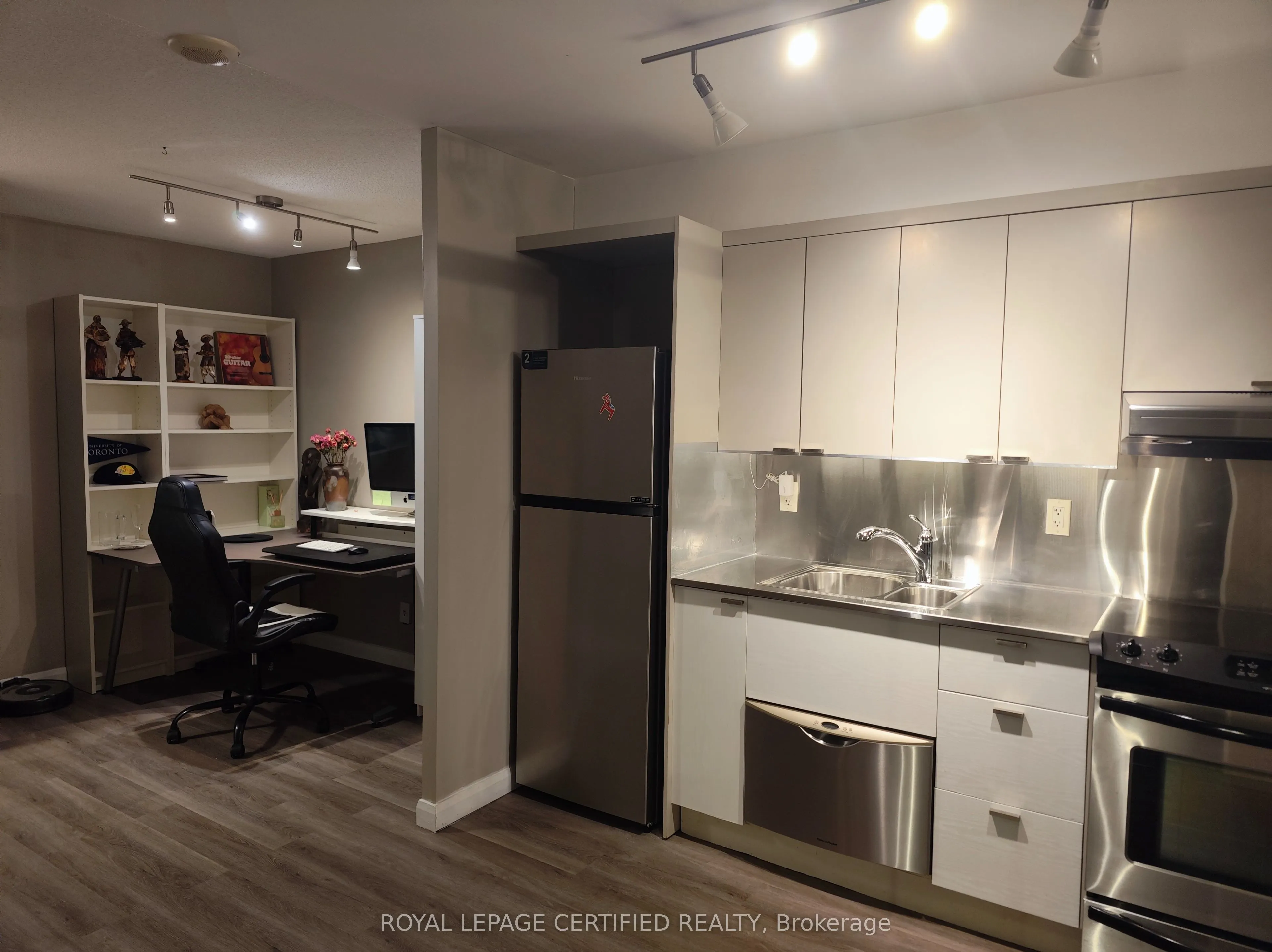 111 Elizabeth Street #552