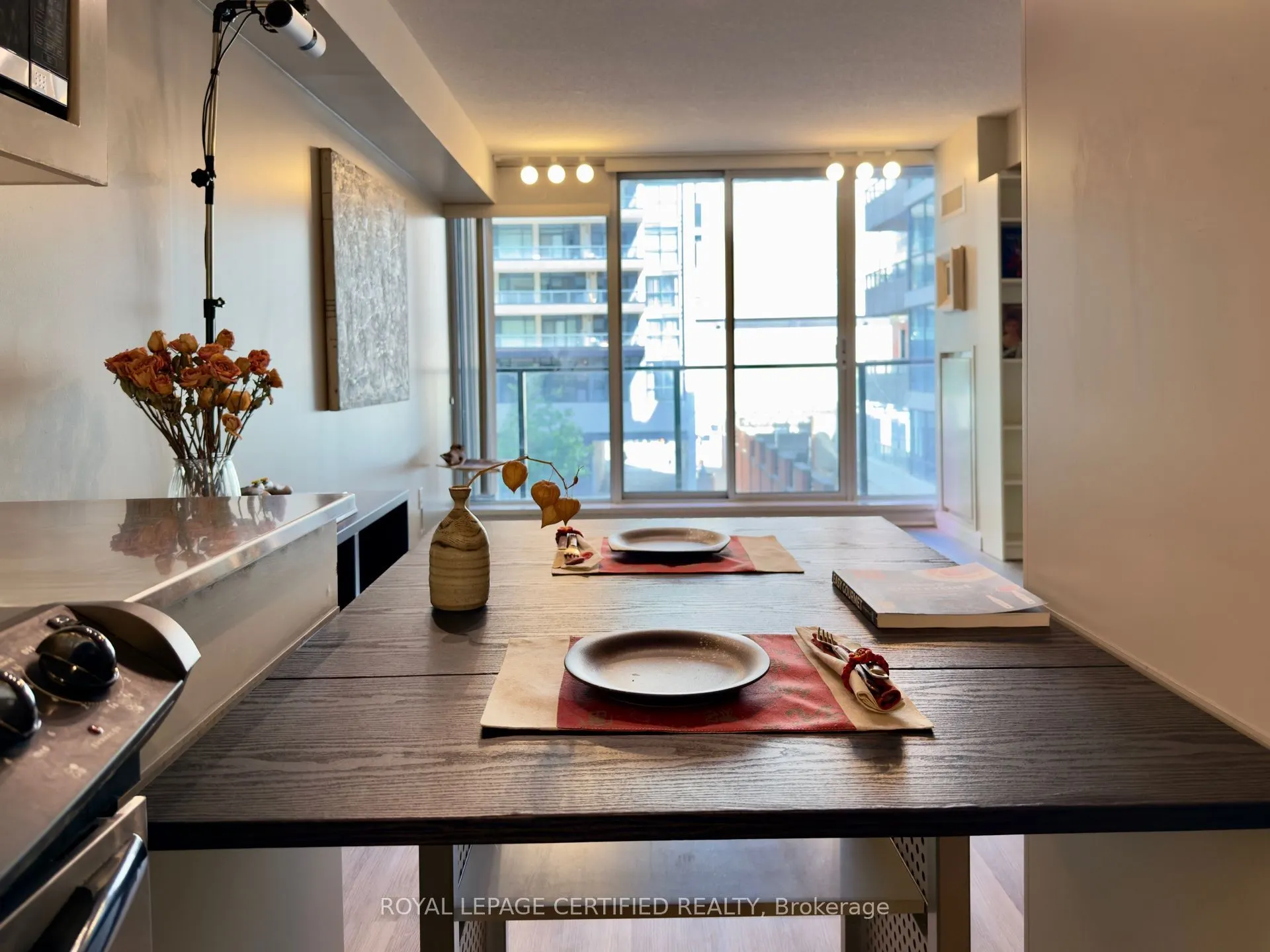 111 Elizabeth Street #552