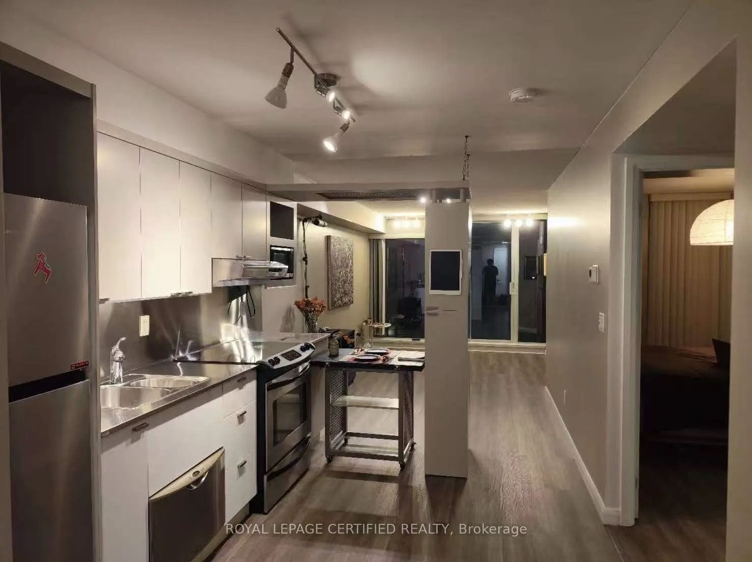 111 Elizabeth Street #552