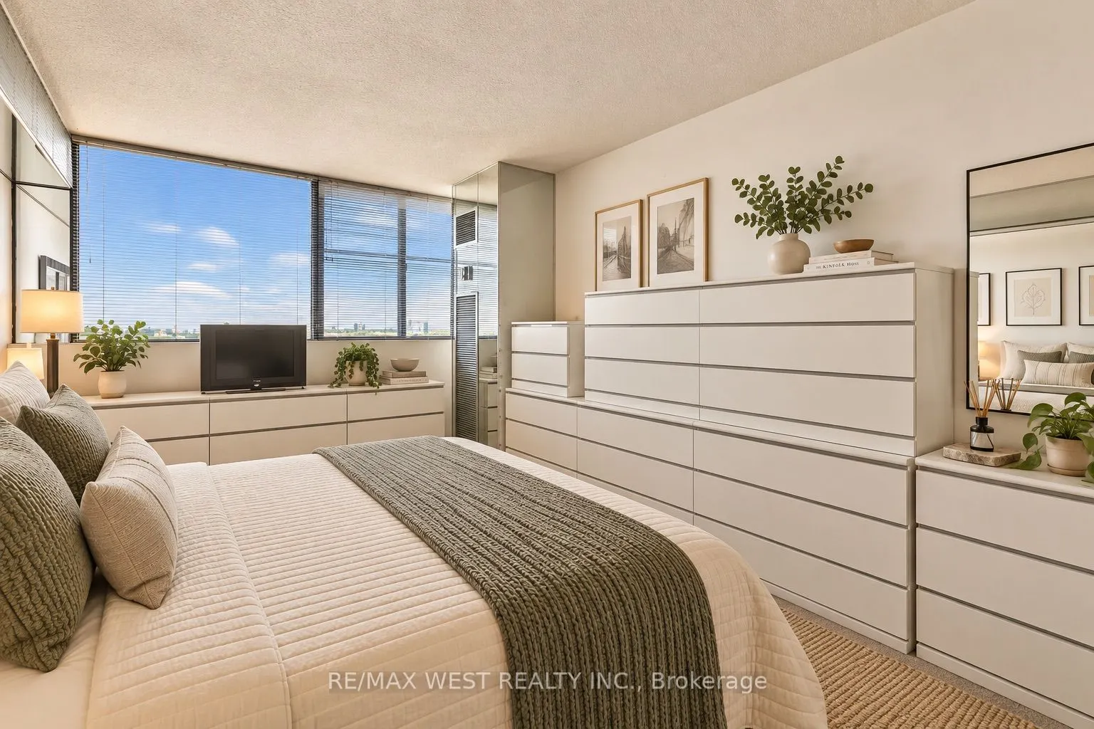 80 Antibes Drive #2702