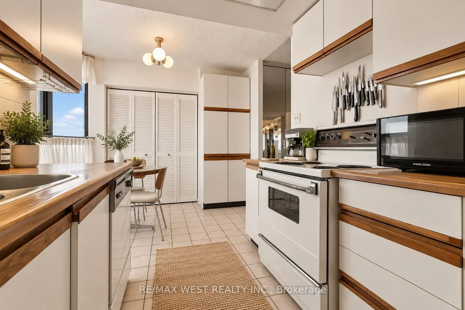 80 Antibes Drive #2702
