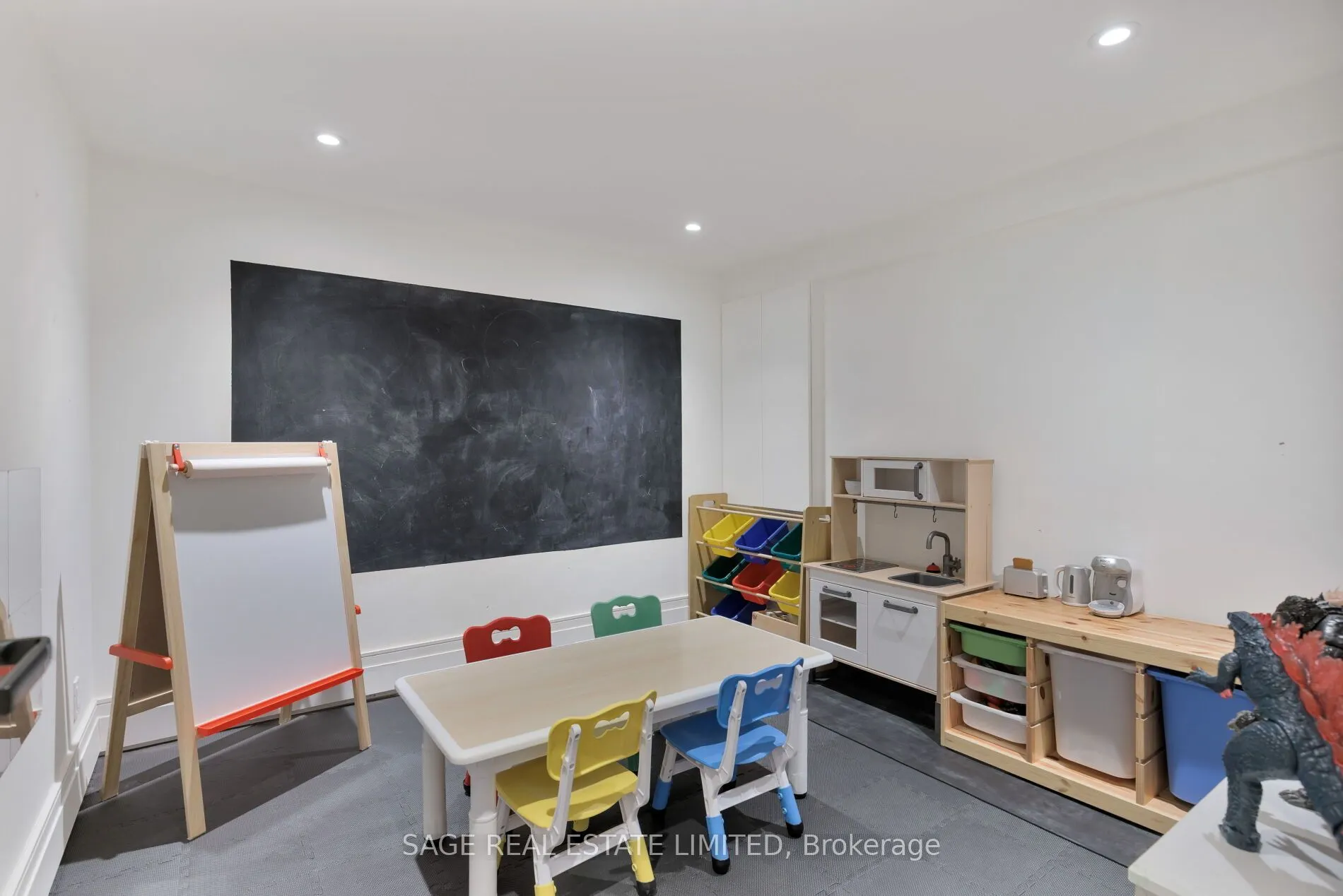 36 Macpherson Avenue