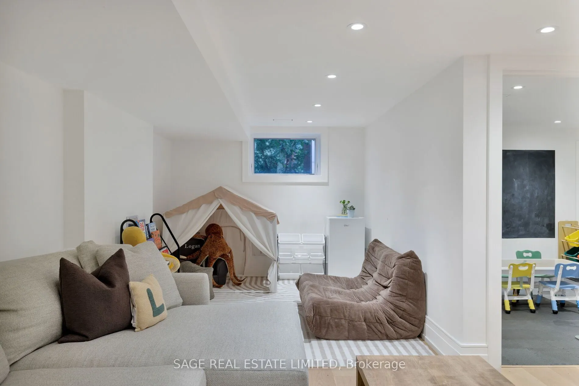 36 Macpherson Avenue