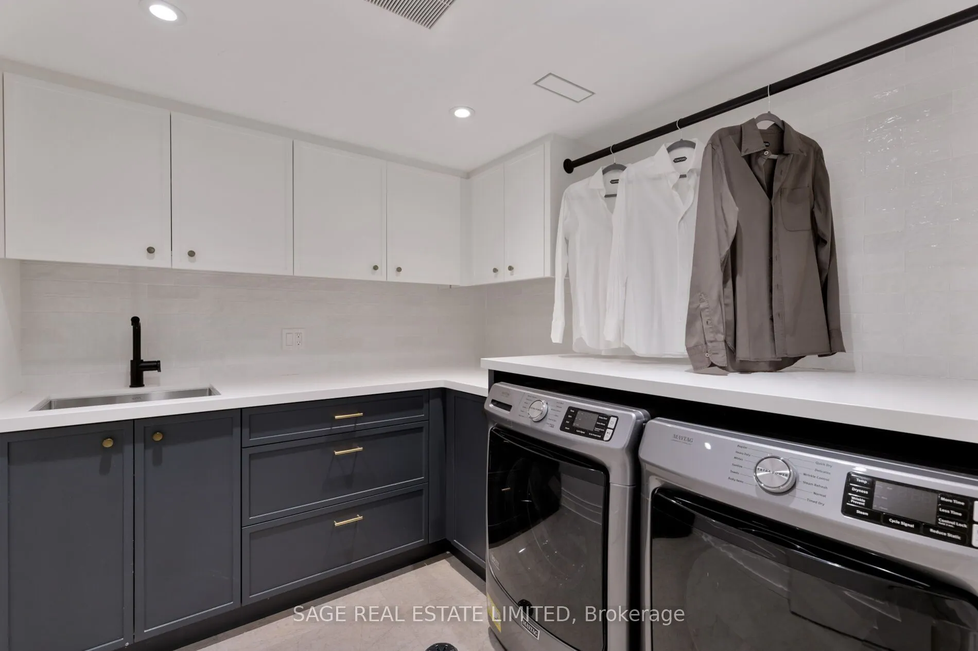 36 Macpherson Avenue