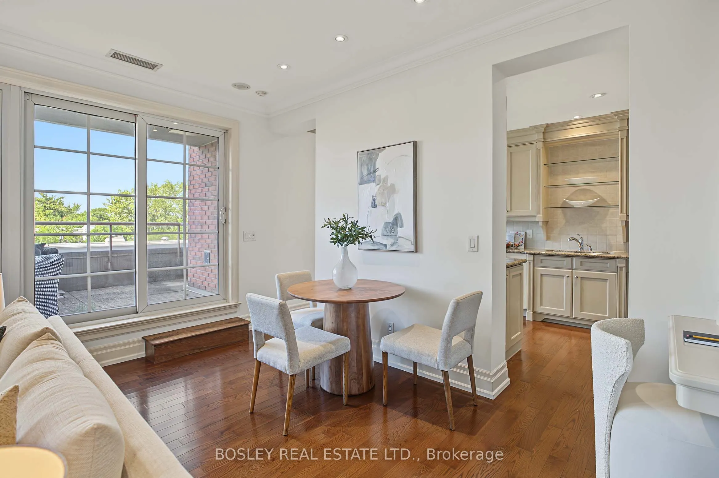 21 Burkebrook Place #504