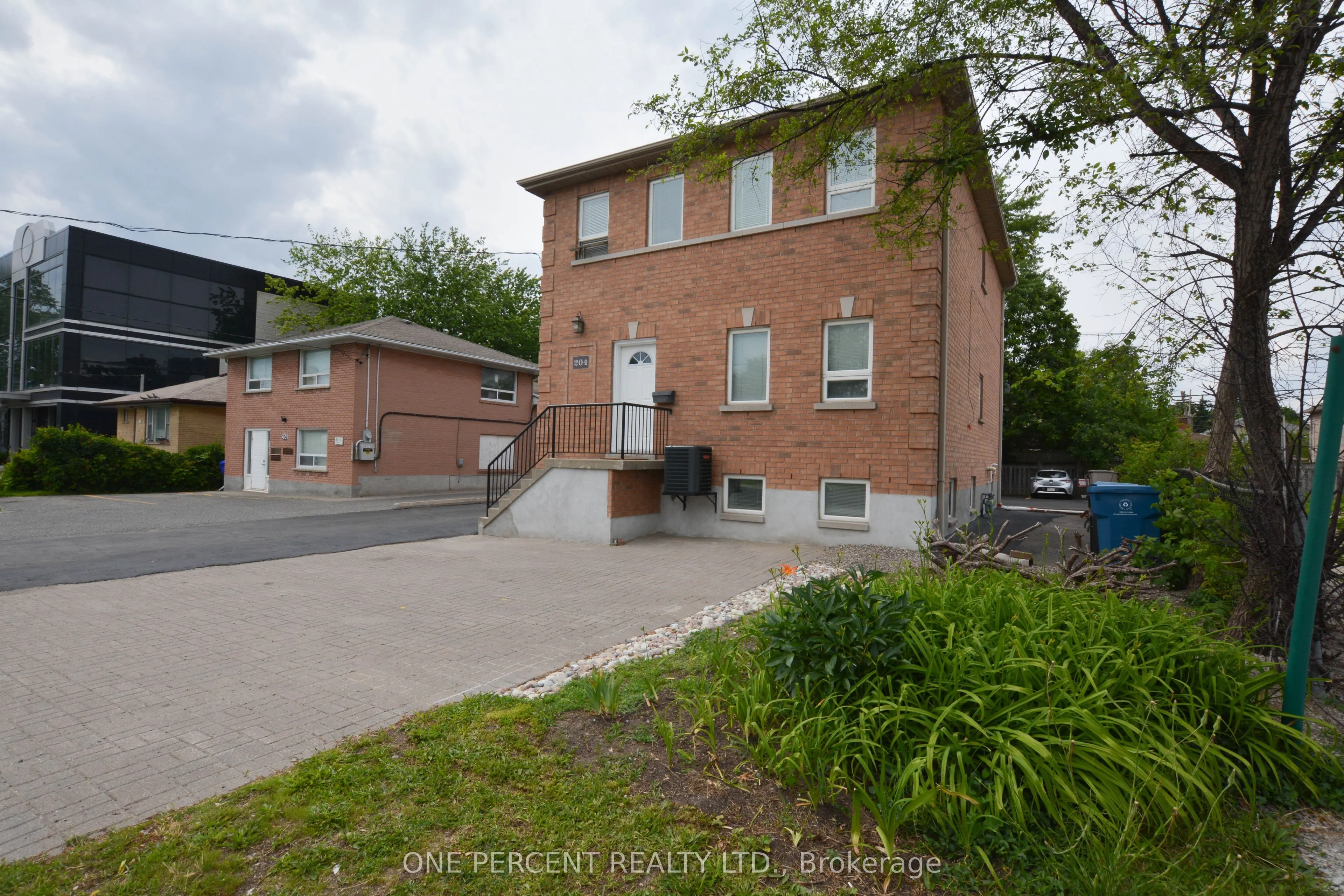 204 Sheppard Avenue W