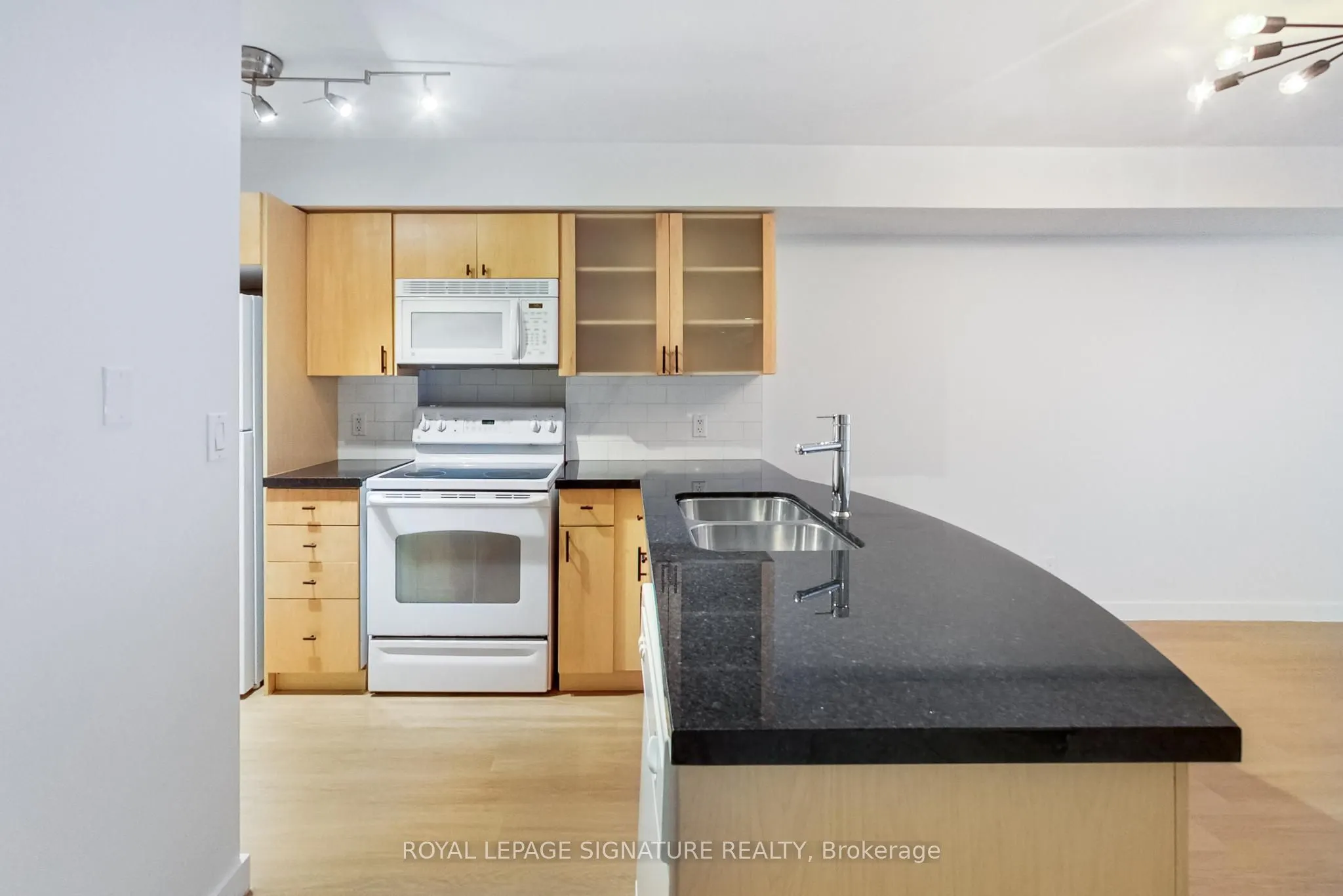 1005 King Street W #405