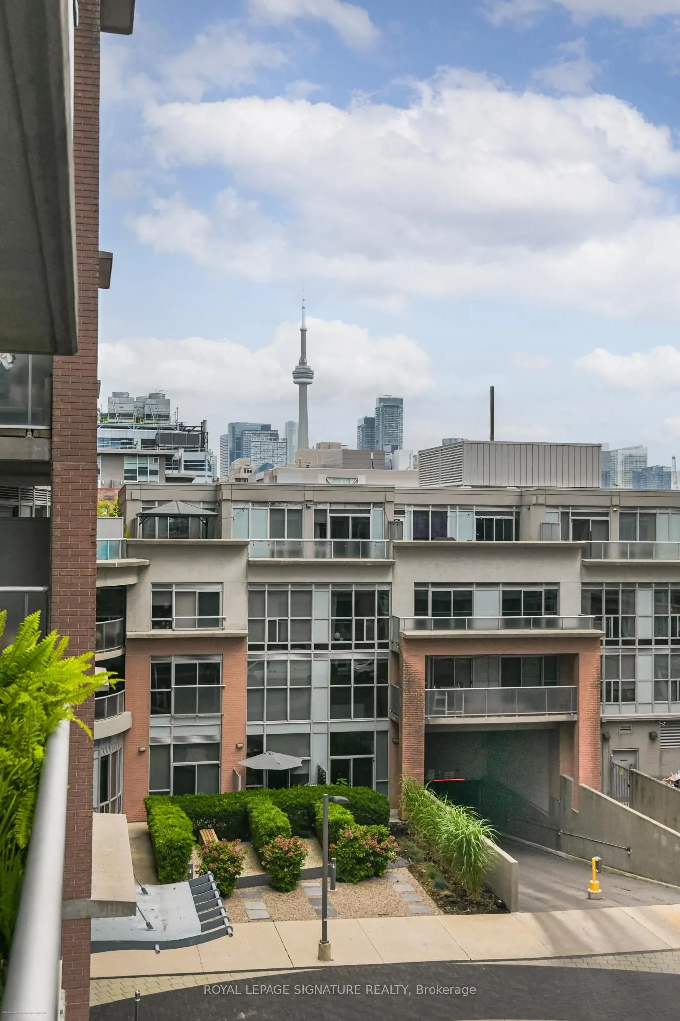 1005 King Street W #405