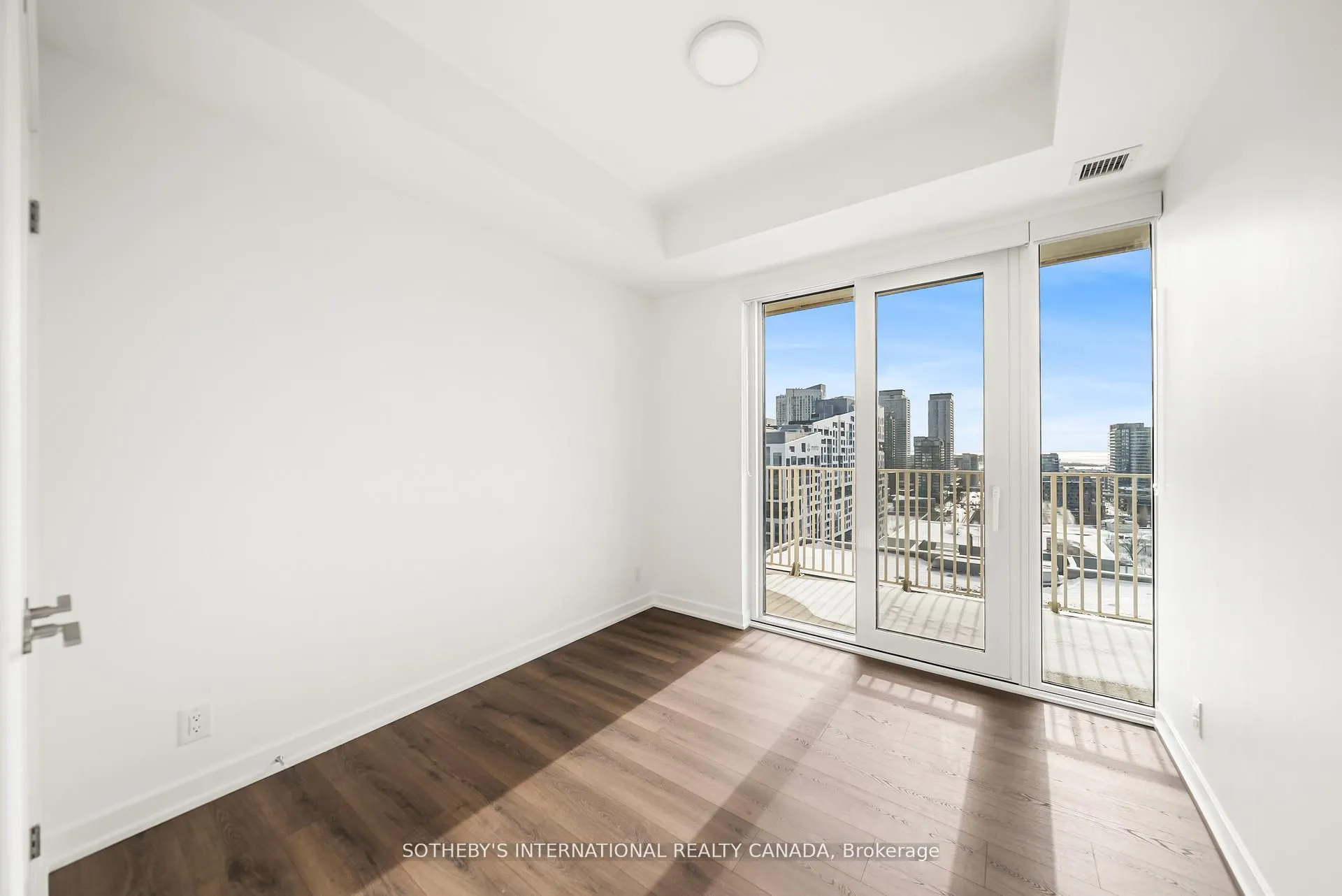 88 bathurst Street #1217