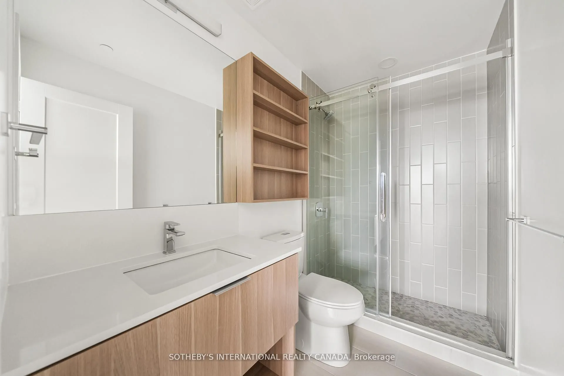 88 bathurst Street #1217