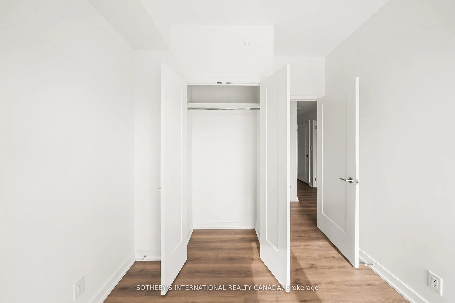 88 bathurst Street #1217