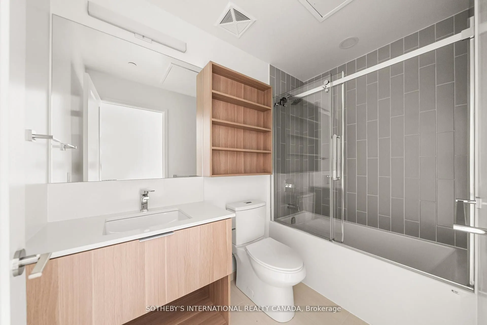 88 bathurst Street #1217