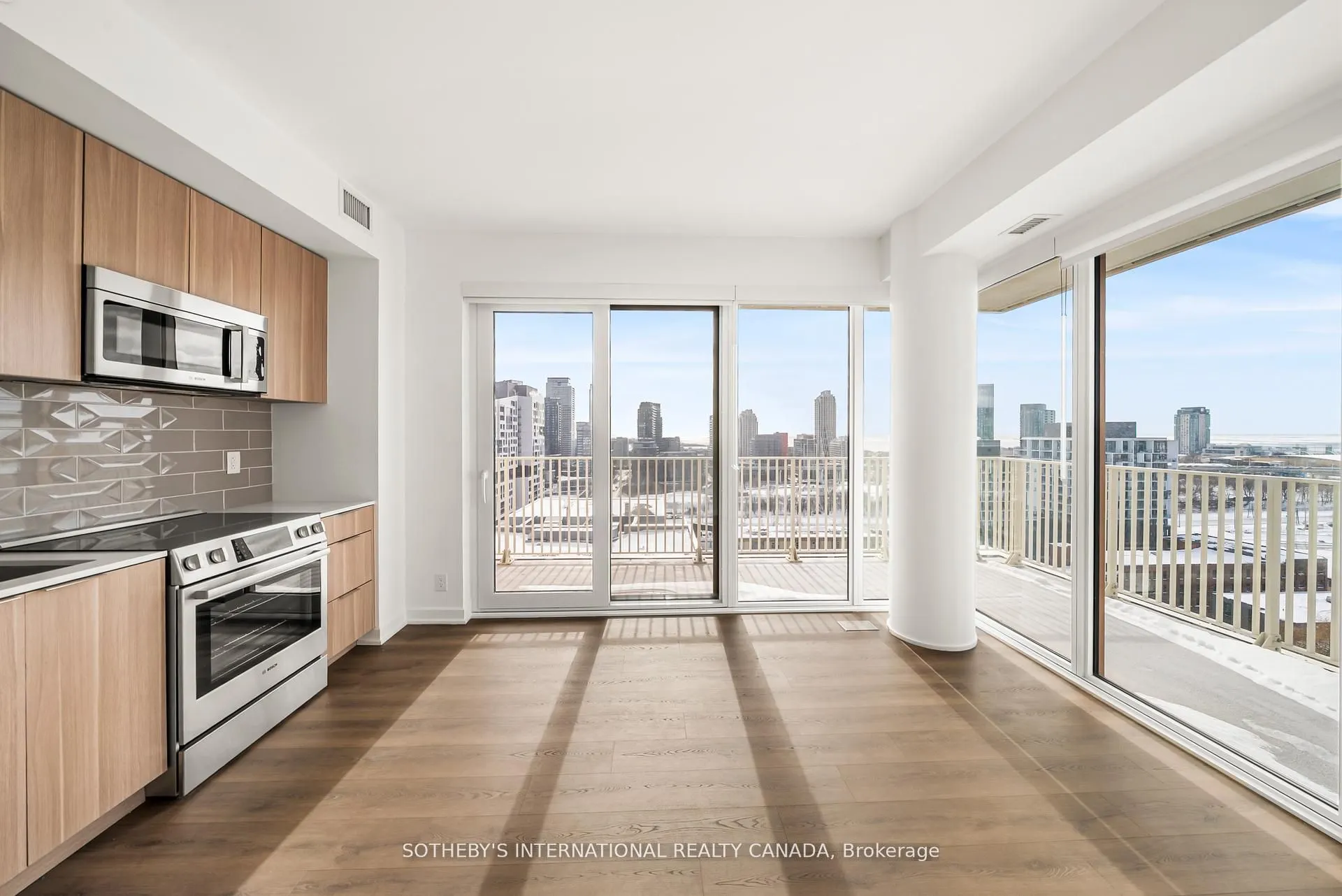 88 bathurst Street #1217