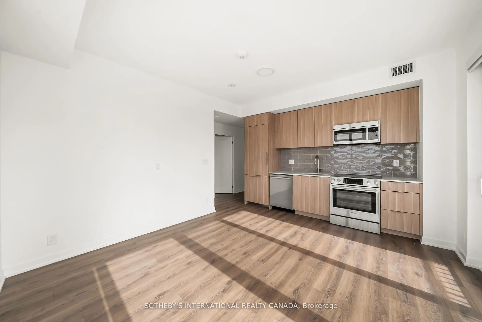 88 bathurst Street #1217
