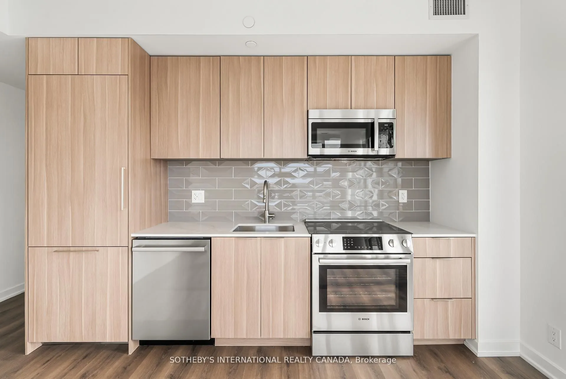 88 bathurst Street #1217