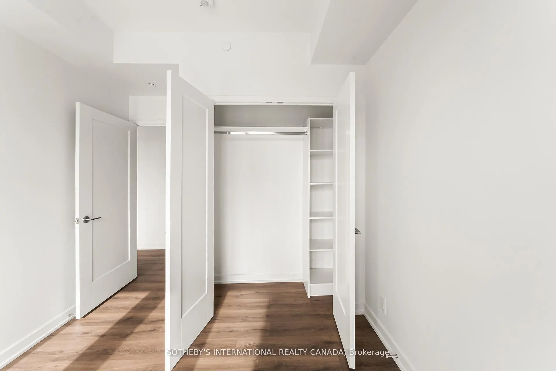 88 bathurst Street #1217