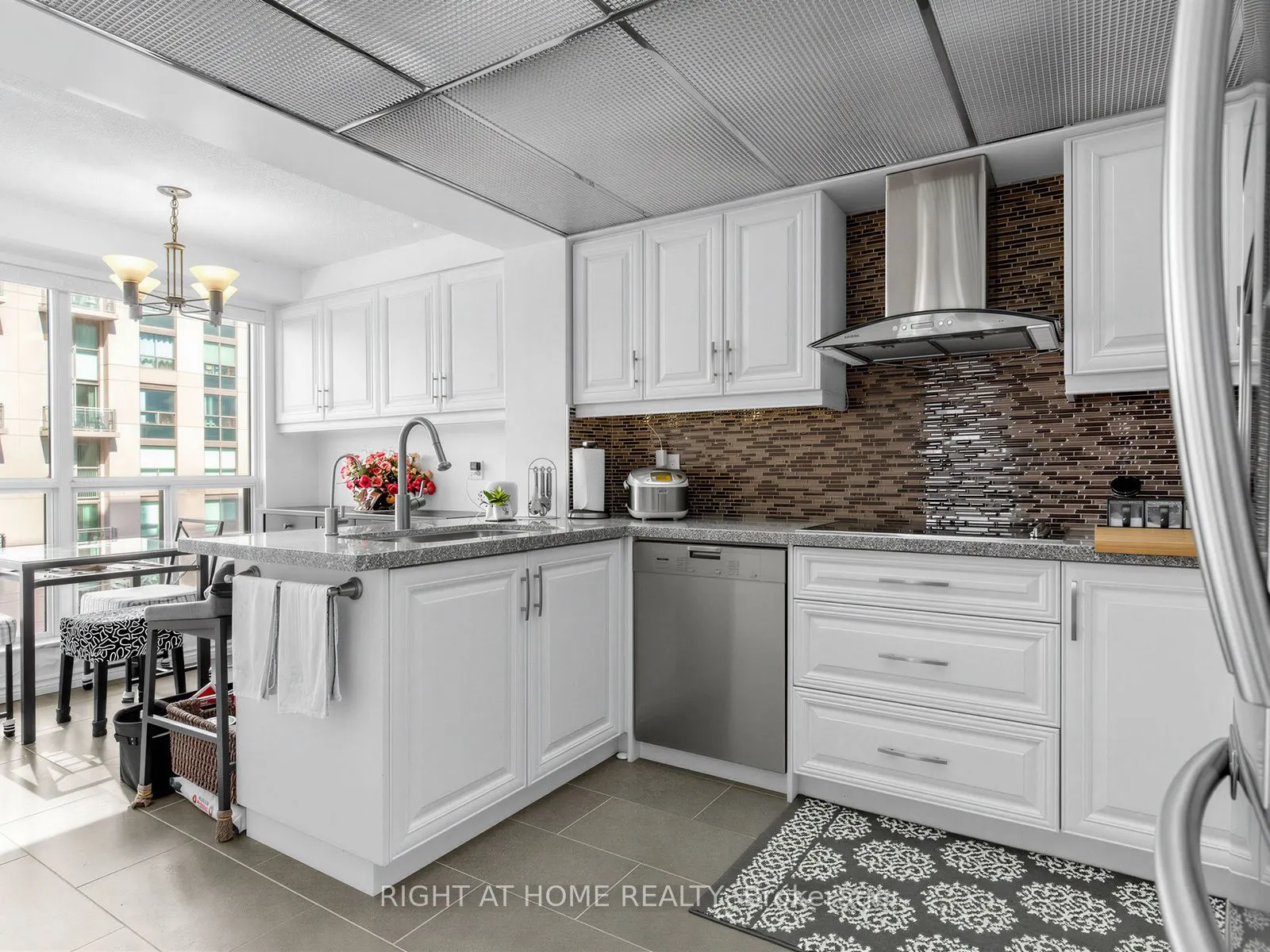 28 Hollywood Avenue #511