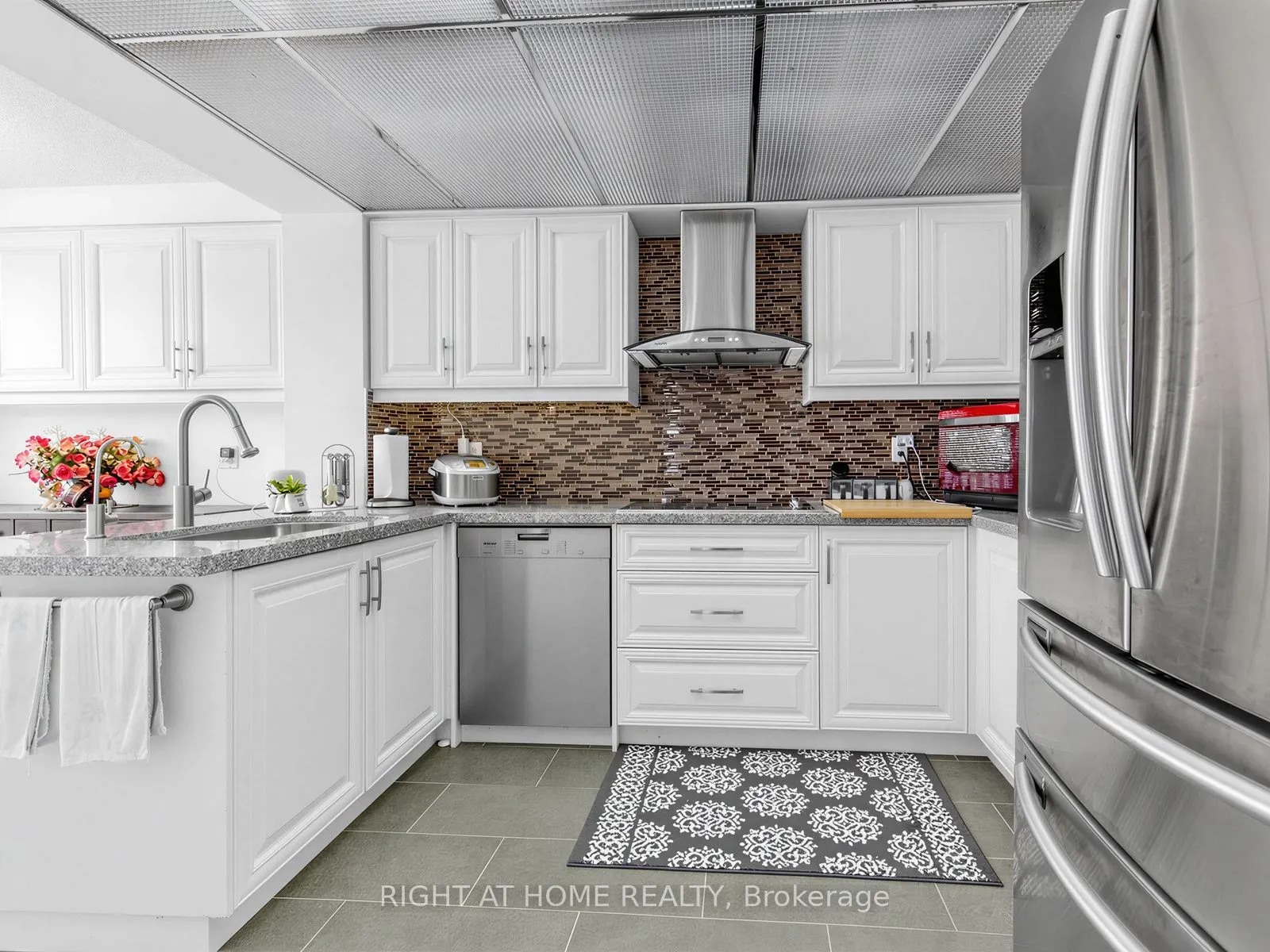 28 Hollywood Avenue #511