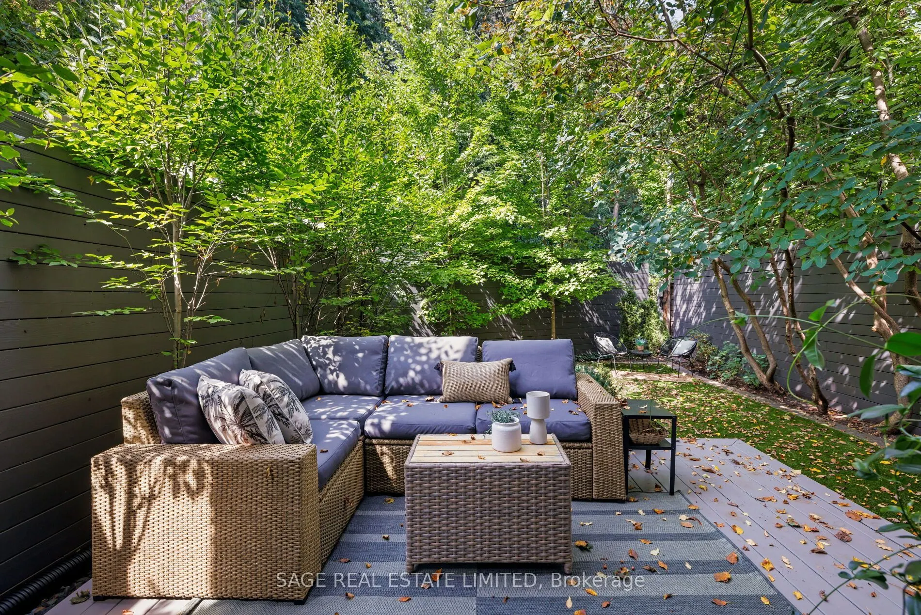 32 Edgewood Crescent