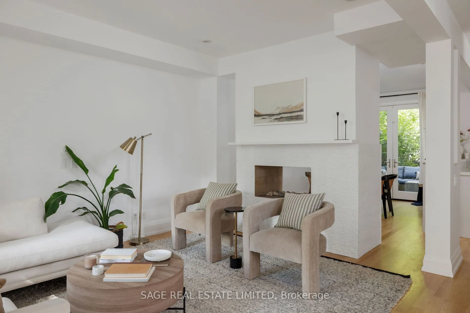 32 Edgewood Crescent