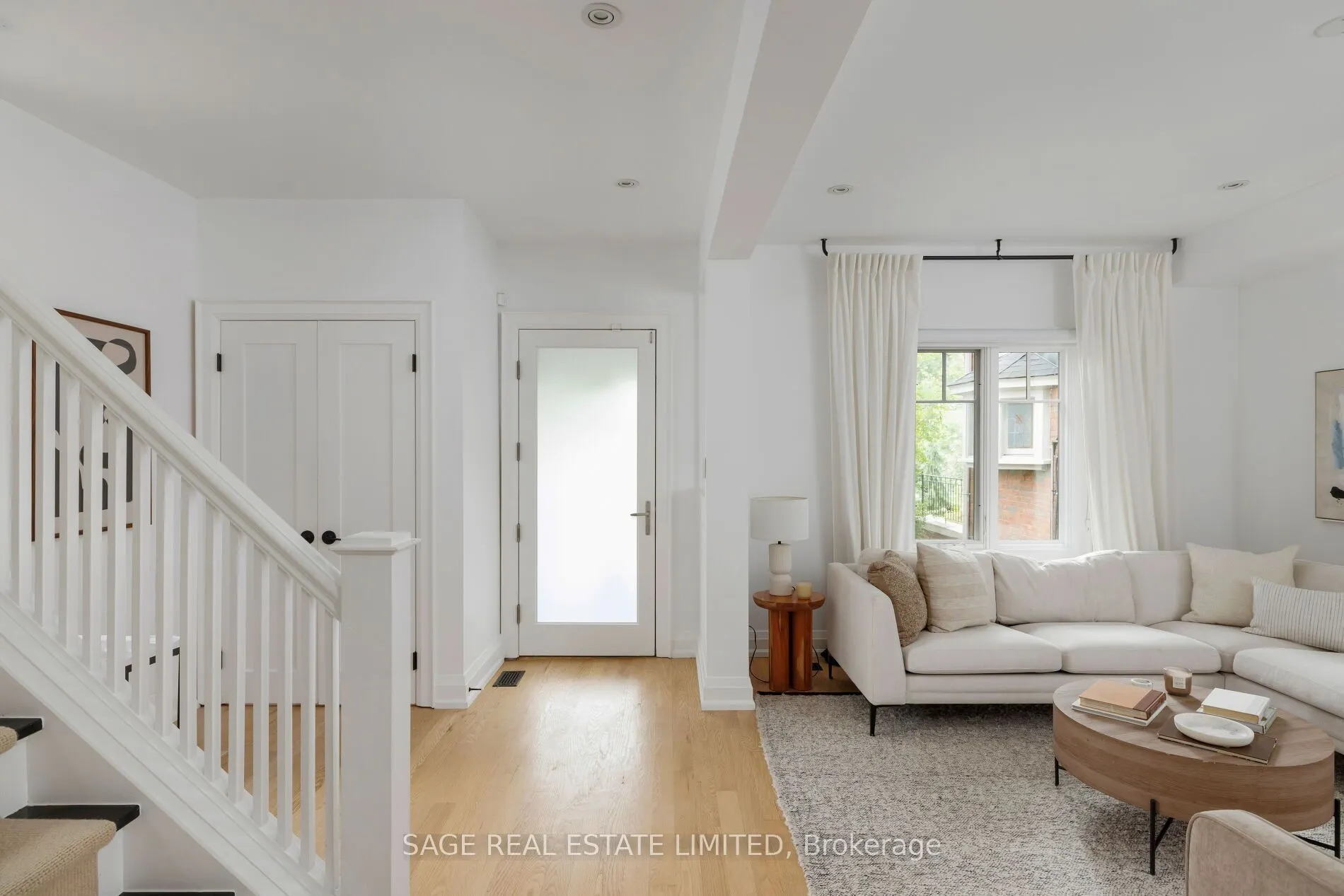 32 Edgewood Crescent