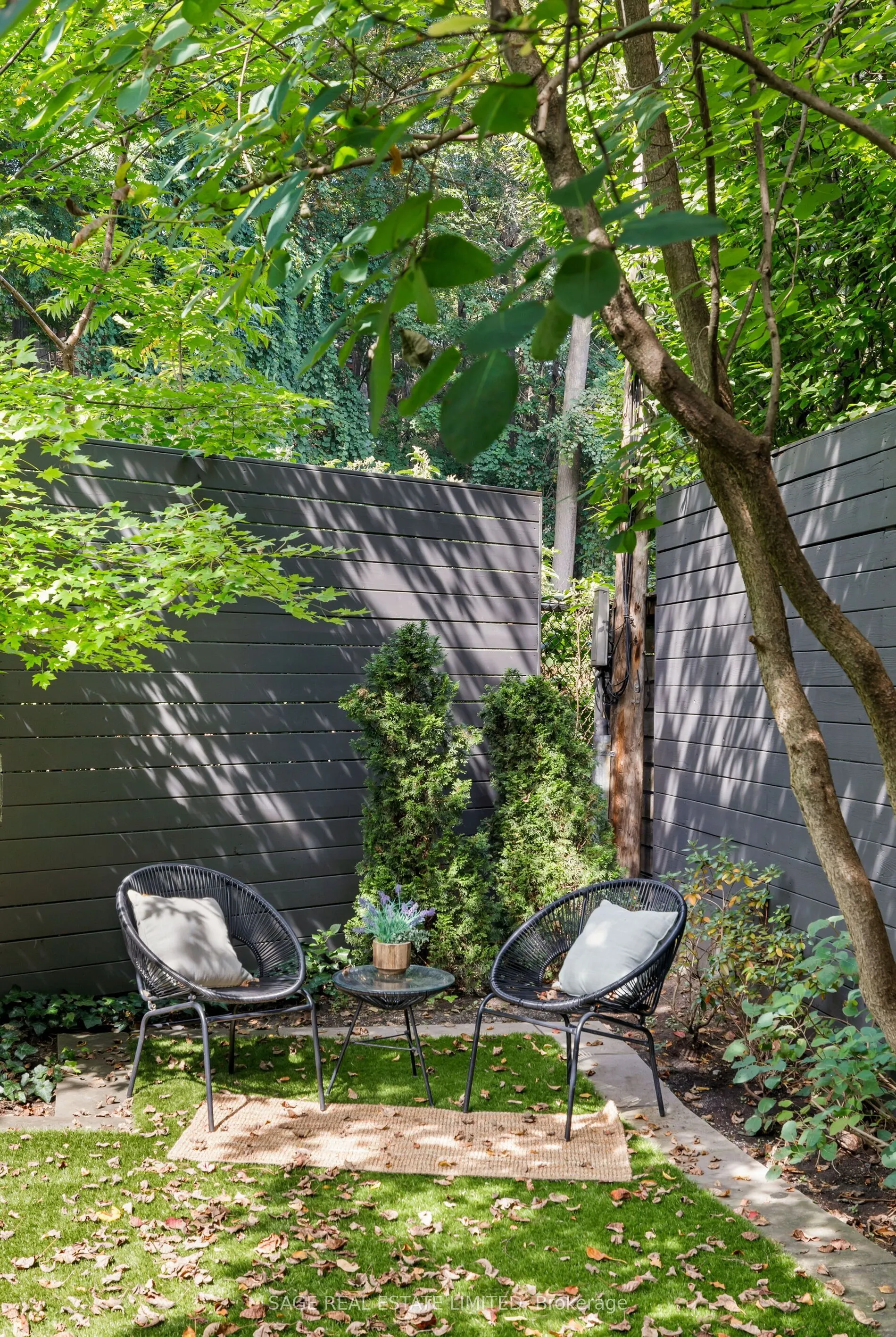 32 Edgewood Crescent