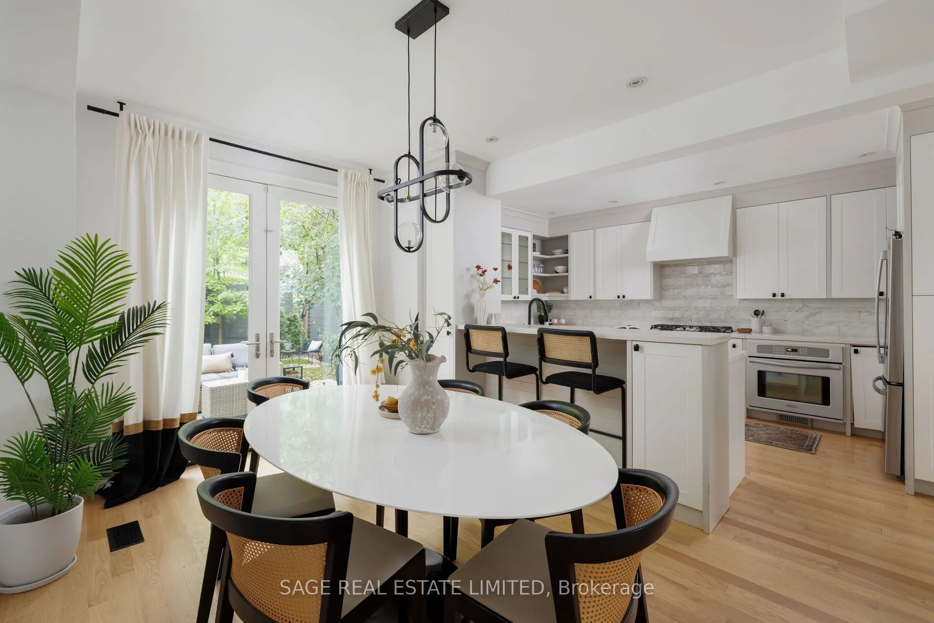 32 Edgewood Crescent