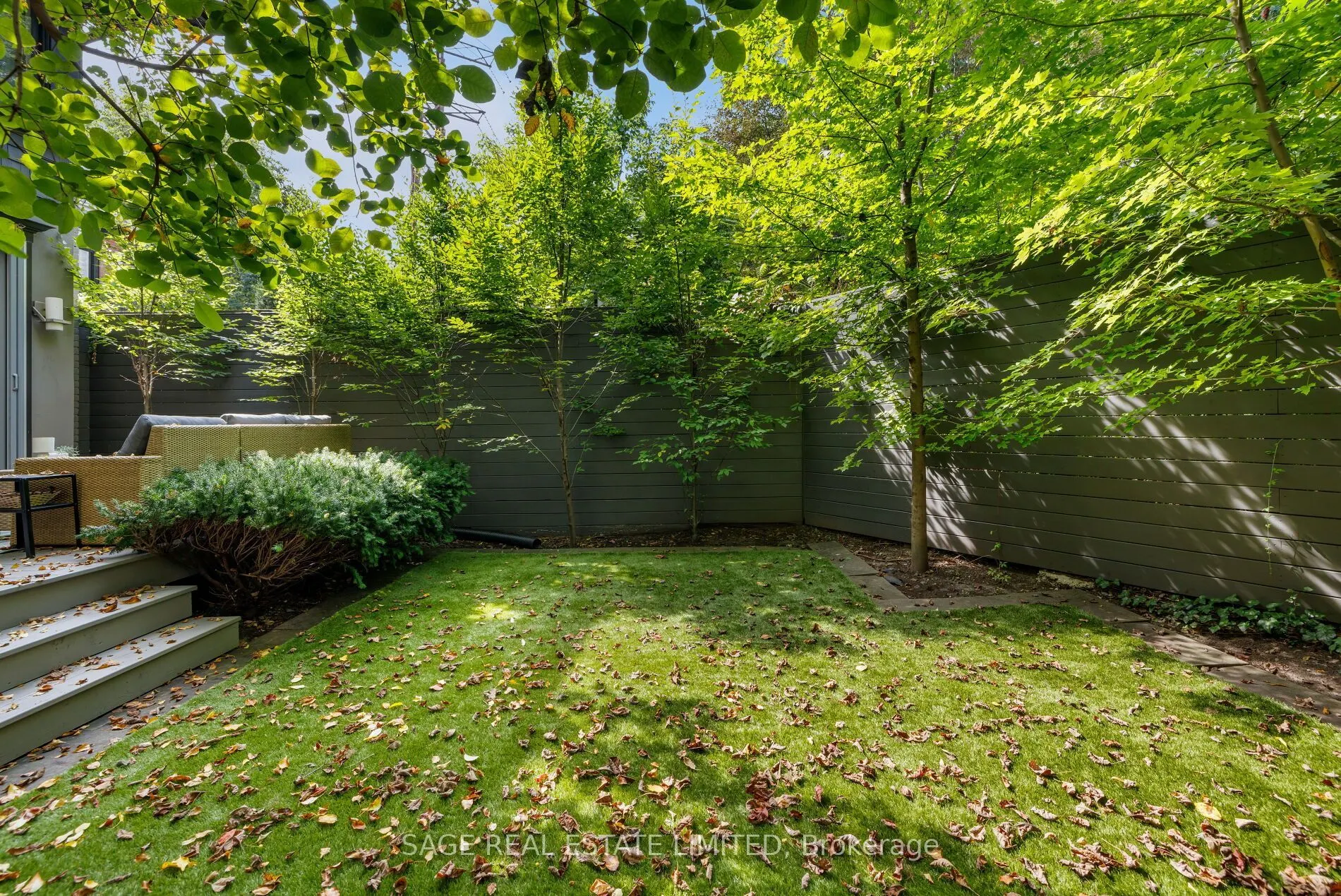 32 Edgewood Crescent