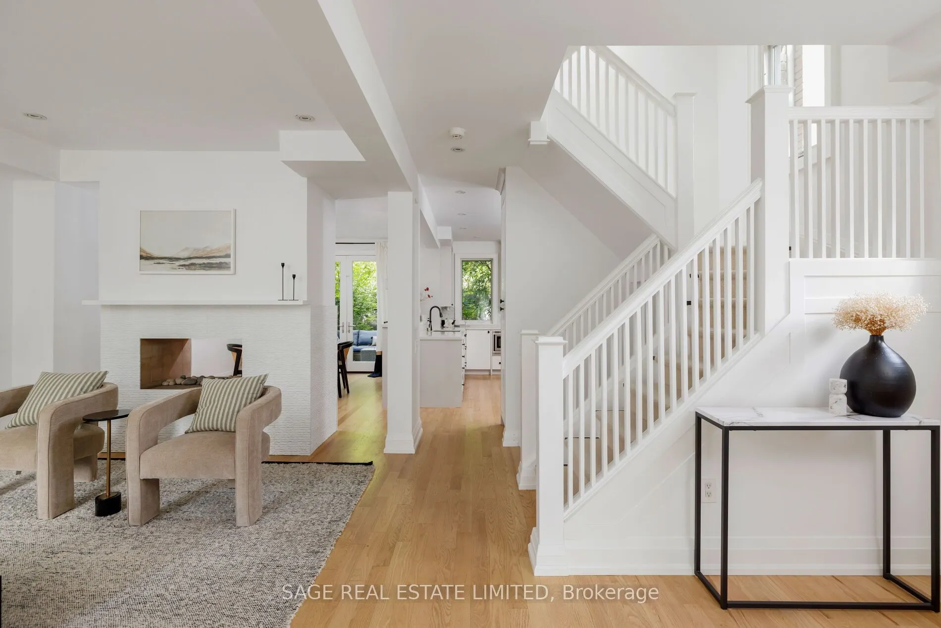 32 Edgewood Crescent
